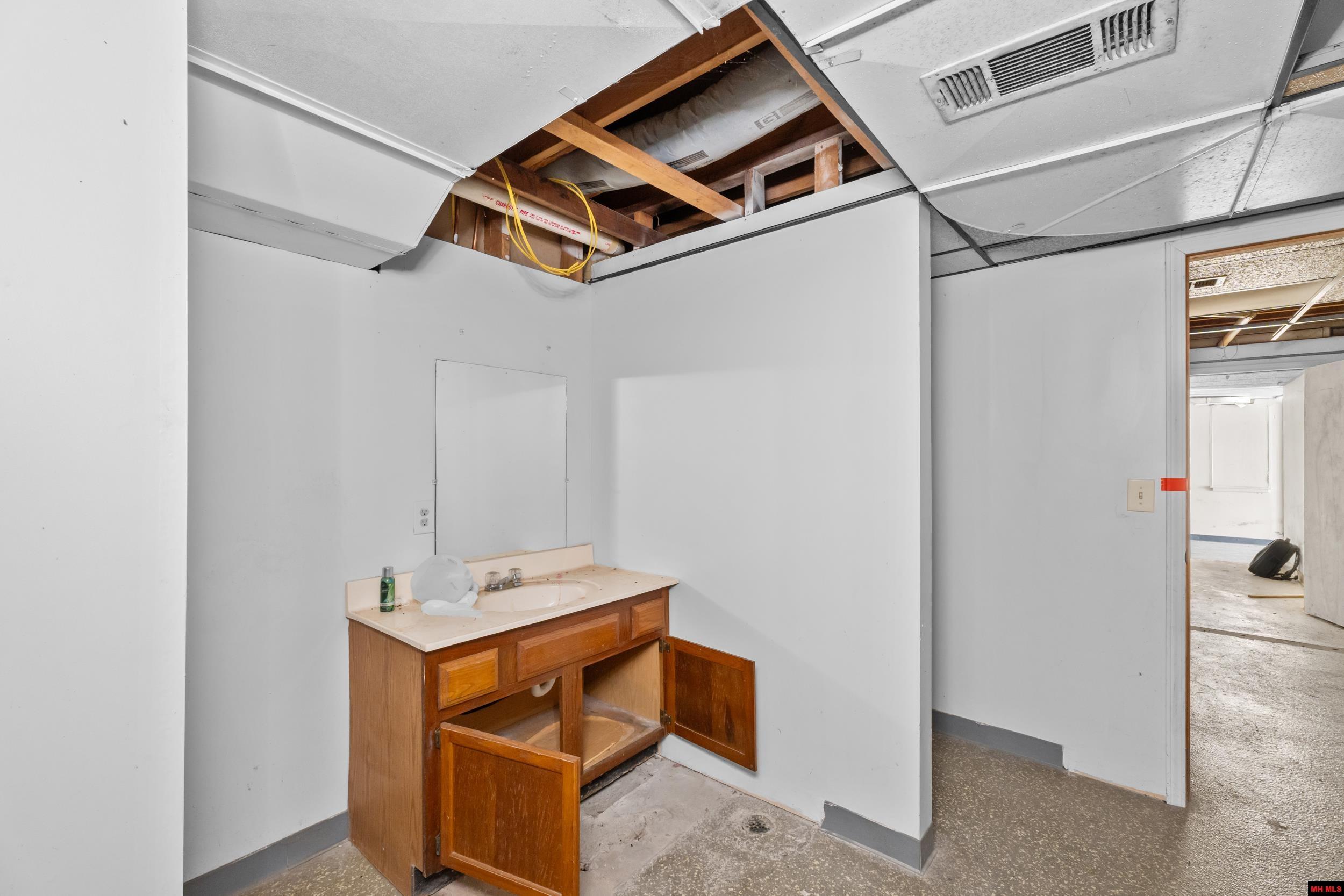 2169 HWY 62 WEST Mountain Home, AR