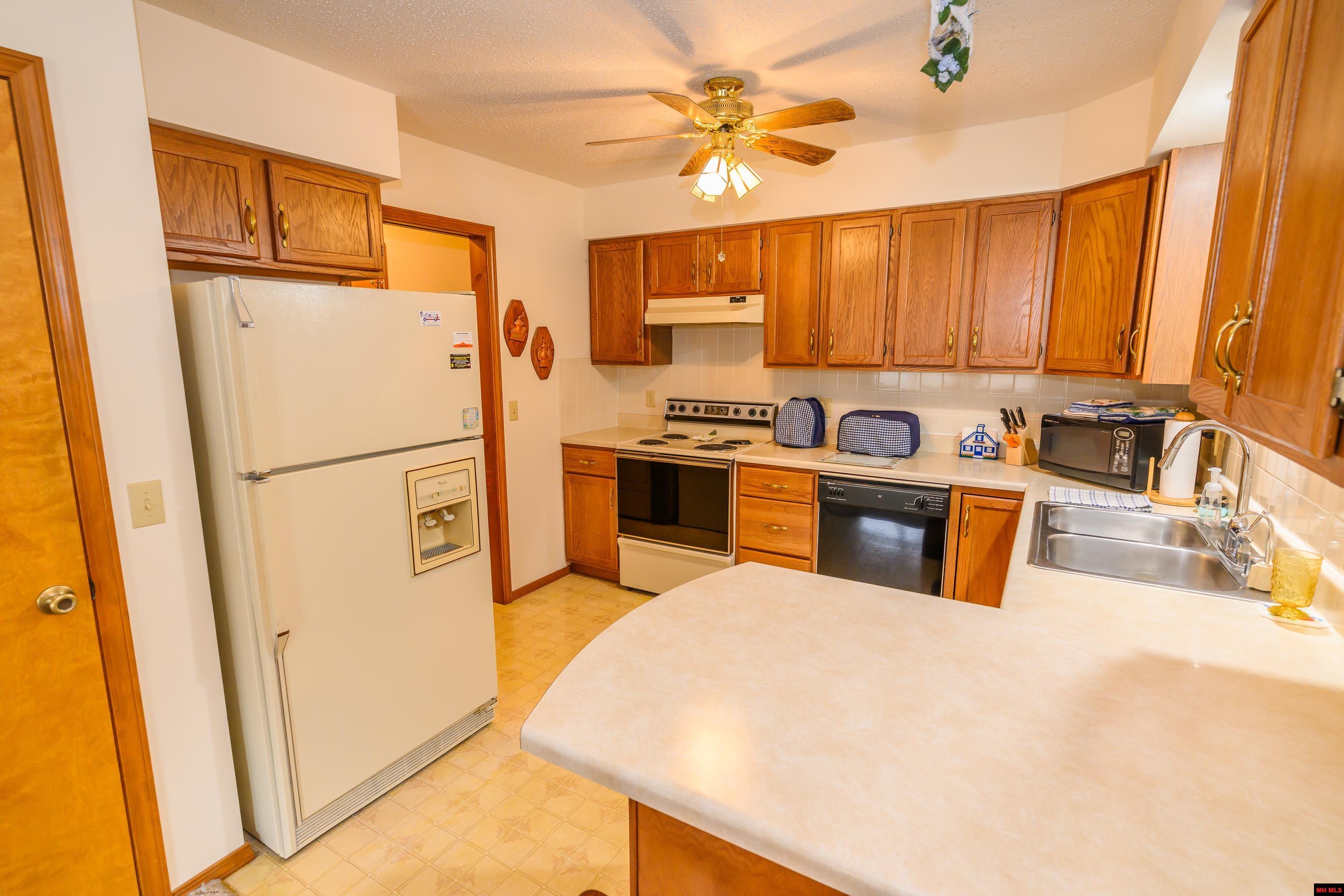 1552 MEADOWHILL DRIVE Mountain Home, AR