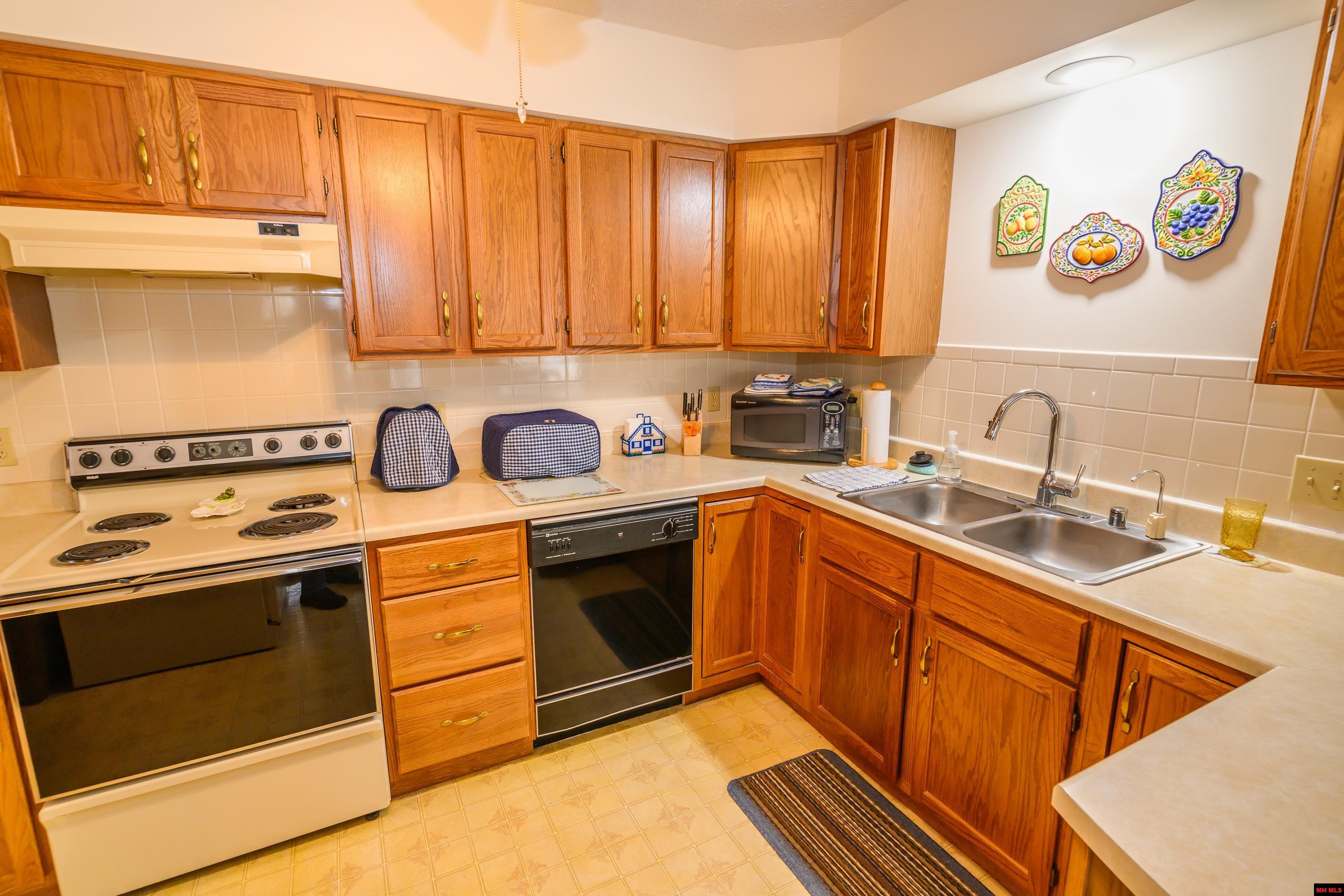 1552 MEADOWHILL DRIVE Mountain Home, AR