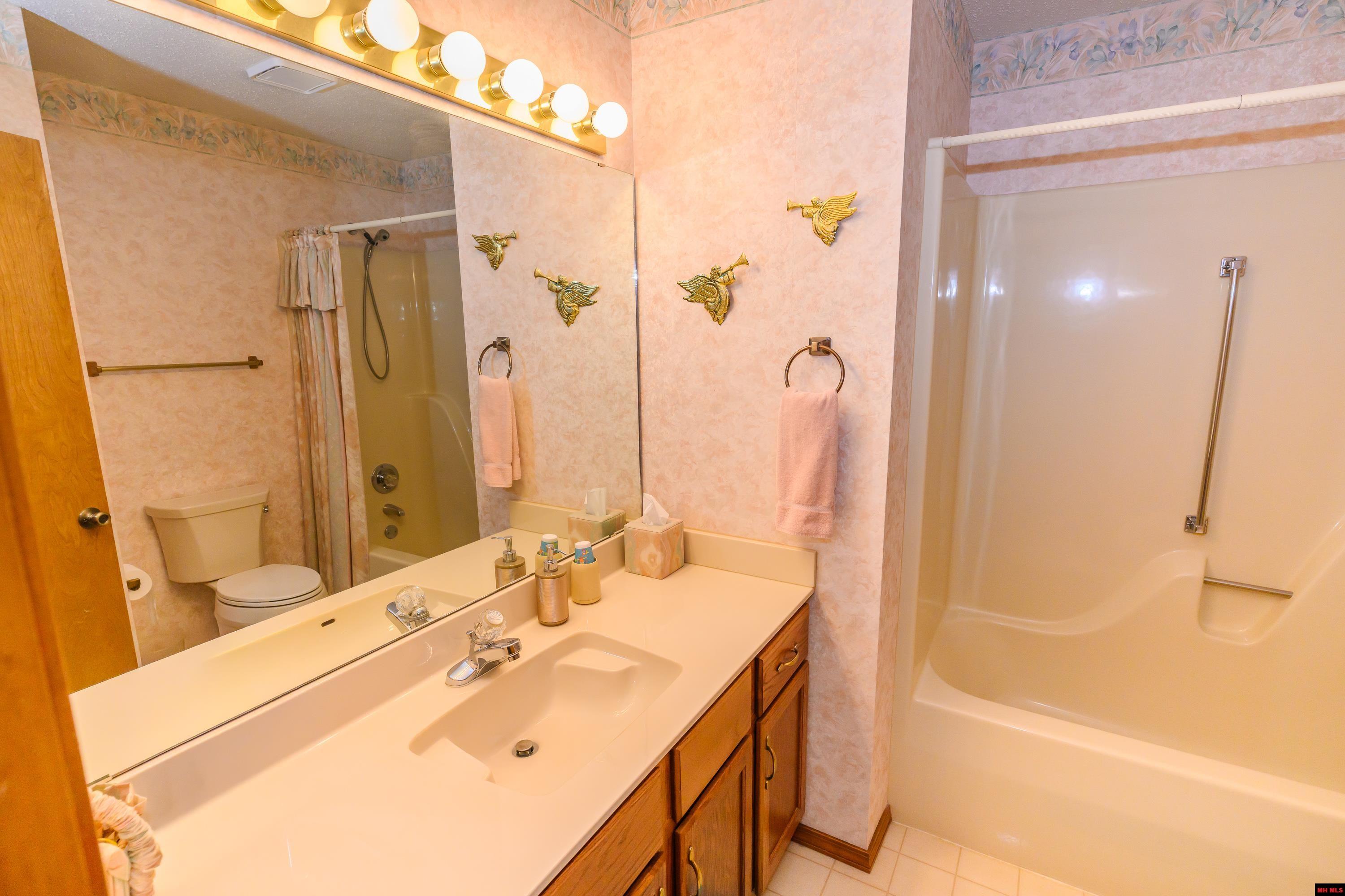 1552 MEADOWHILL DRIVE Mountain Home, AR