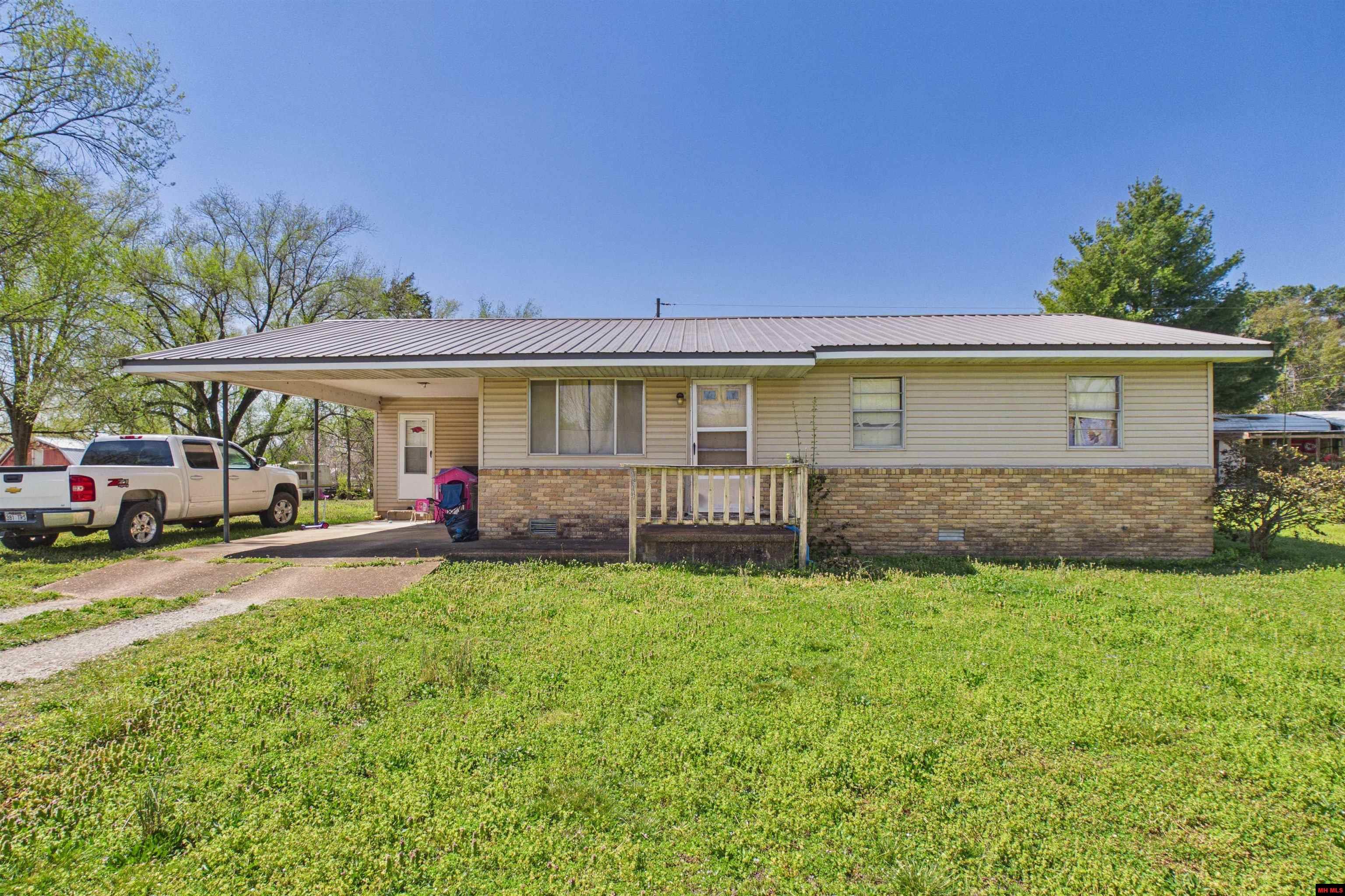 134 N CEDAR STREET Salem, AR