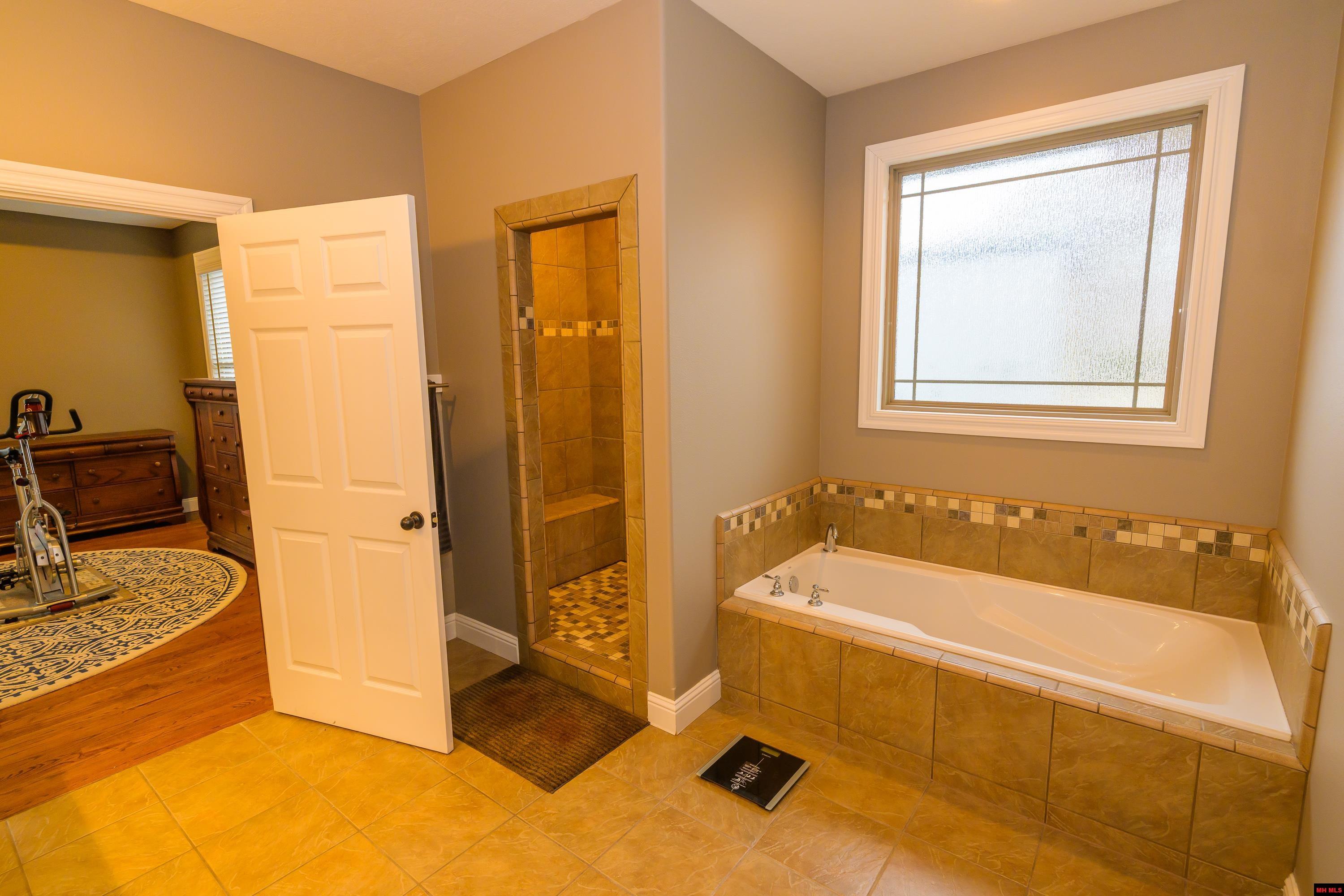 214 S SHEEKS DRIVE Mountain Home, AR