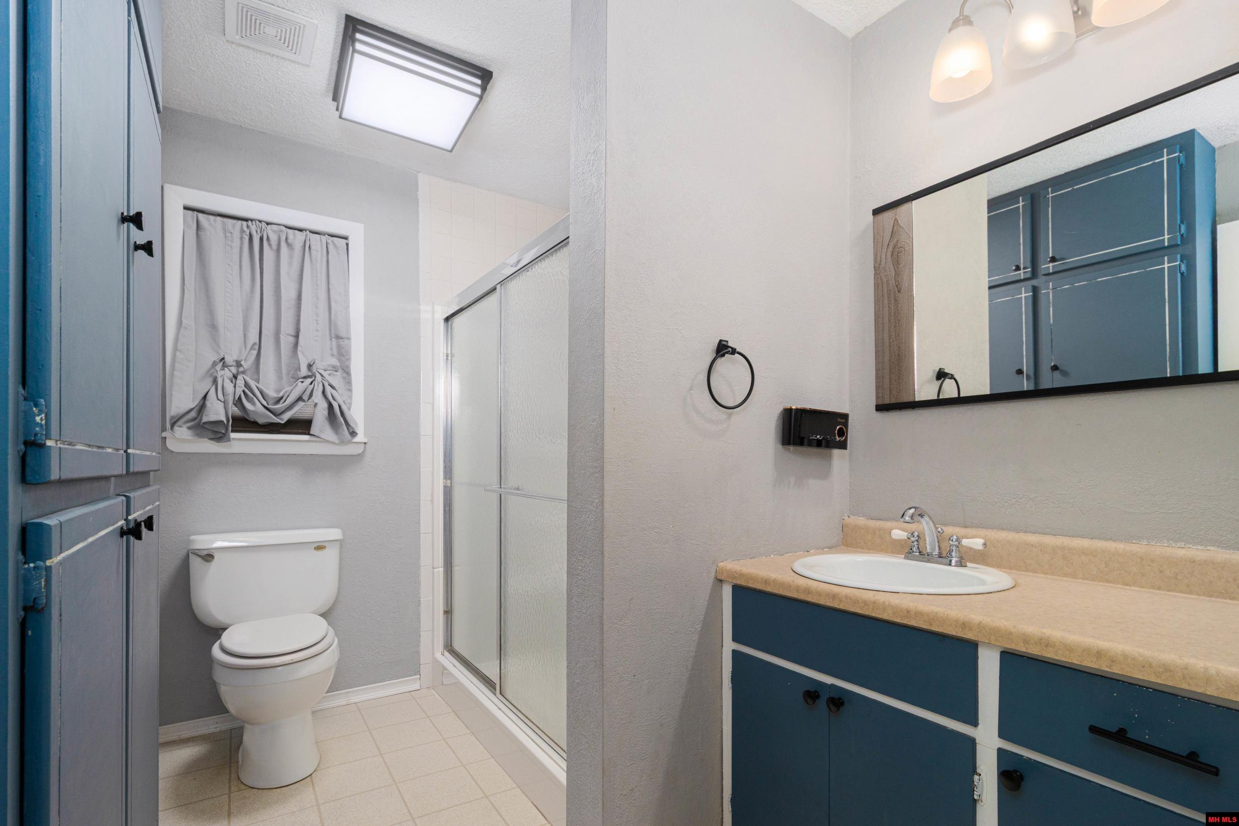 102 W Johnson Street