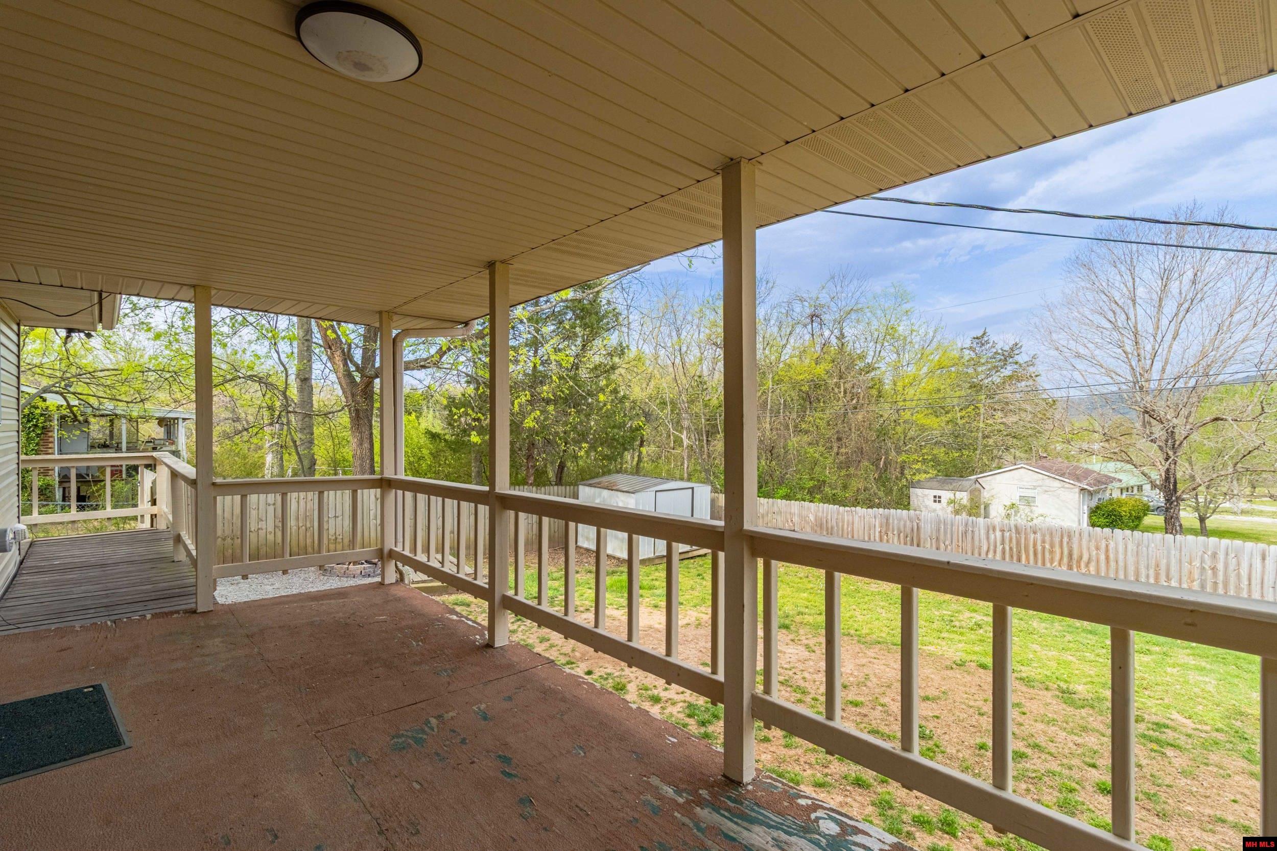 102 W Johnson Street