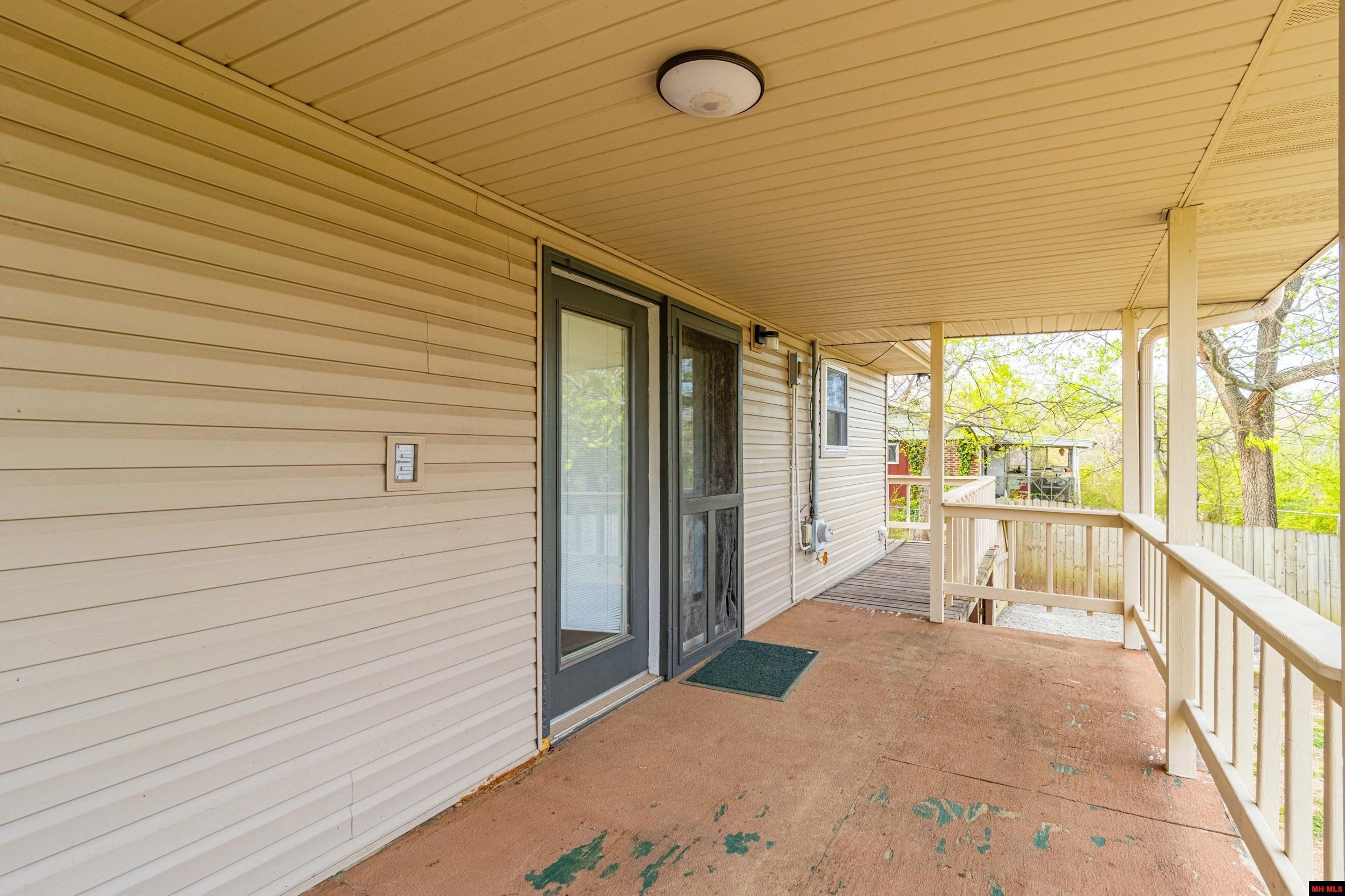 102 W Johnson Street