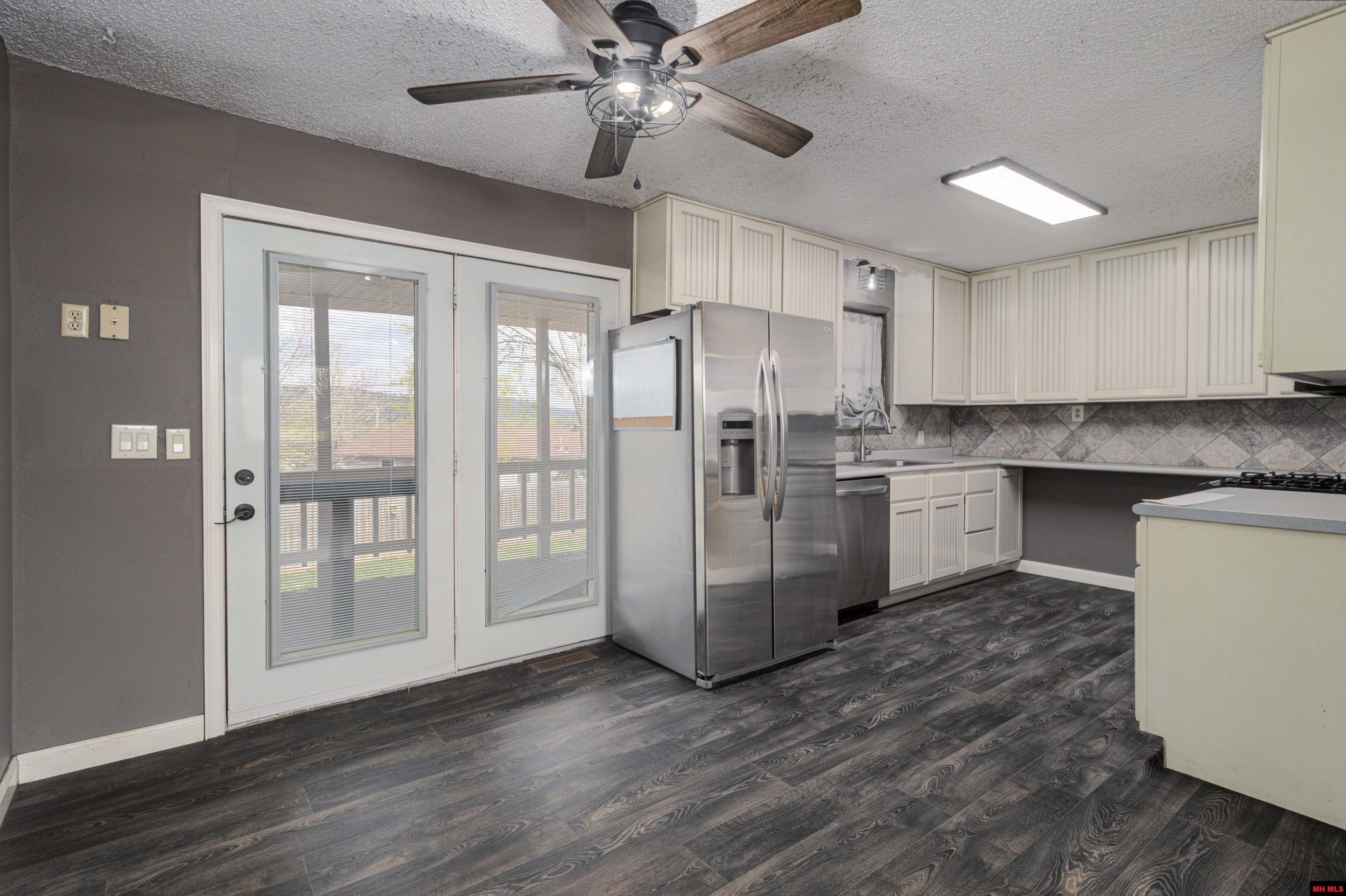 102 W Johnson Street