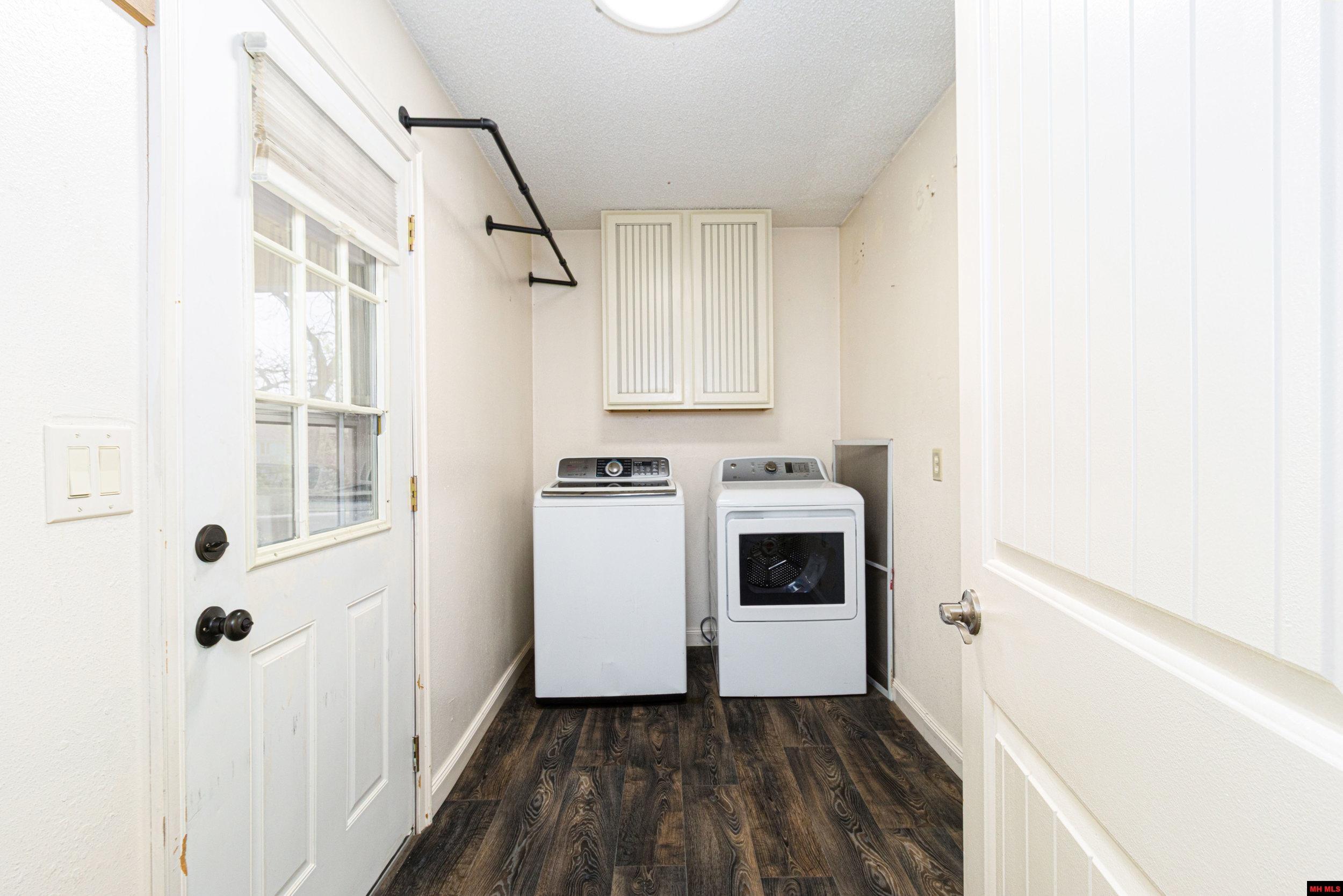 102 W Johnson Street