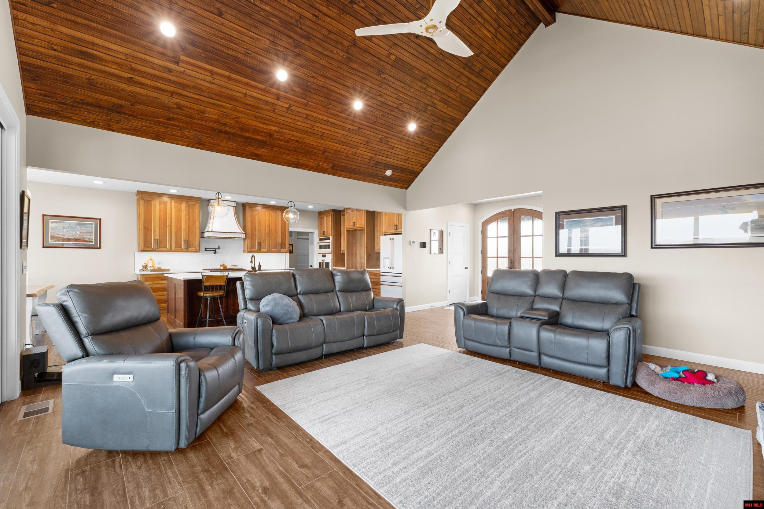 651 EAGLE ROOST ROAD Jordan, AR 72519