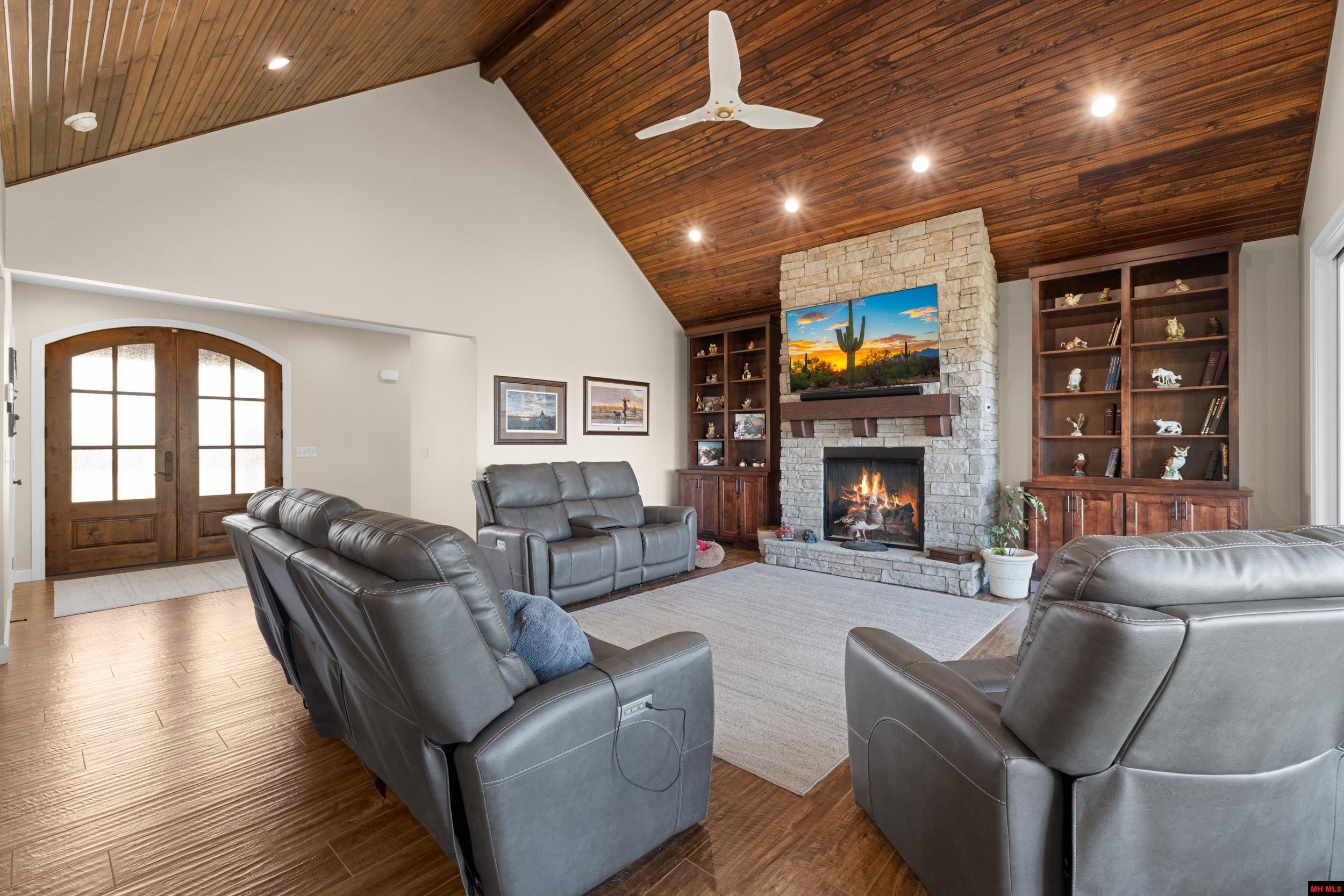 651 EAGLE ROOST ROAD Jordan, AR 72519