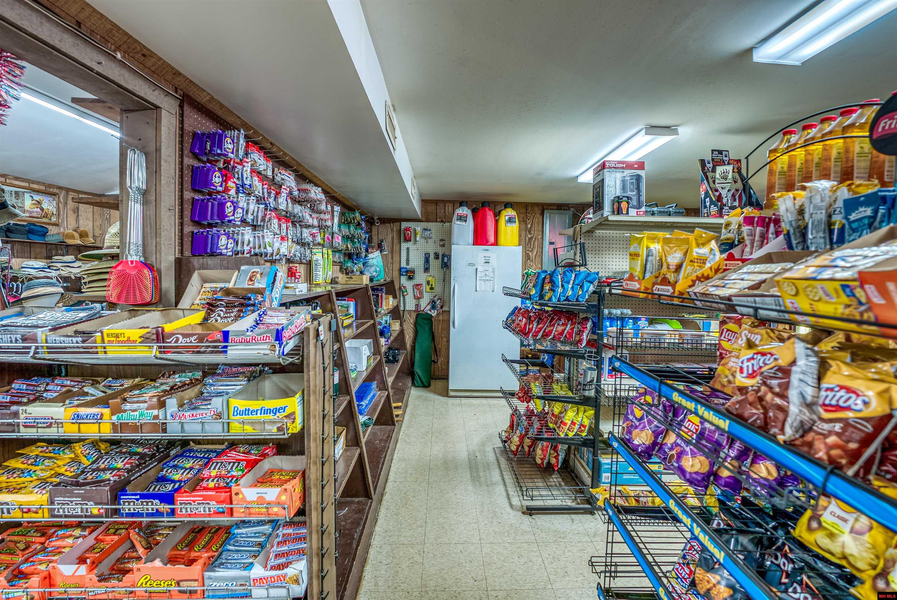 23 HWY 268 Yellville, AR