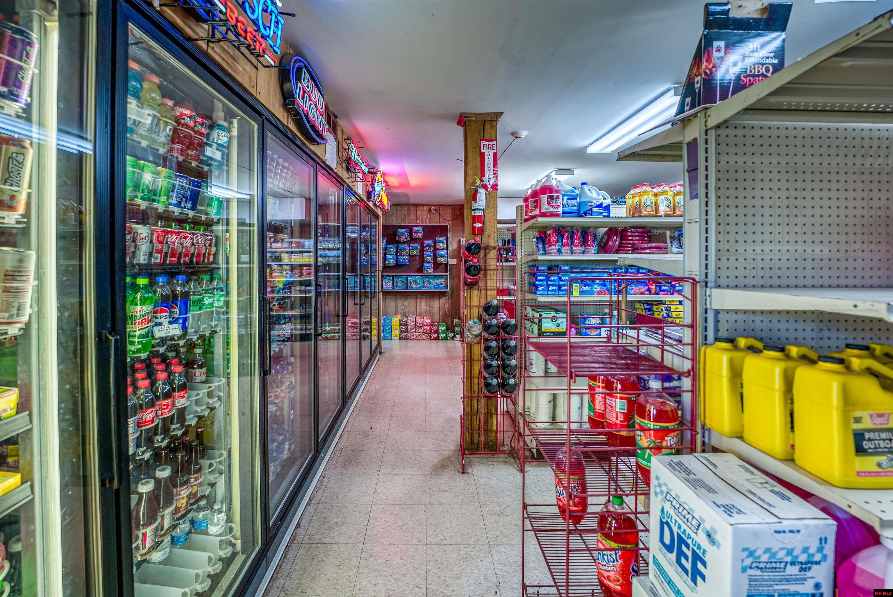 23 HWY 268 Yellville, AR