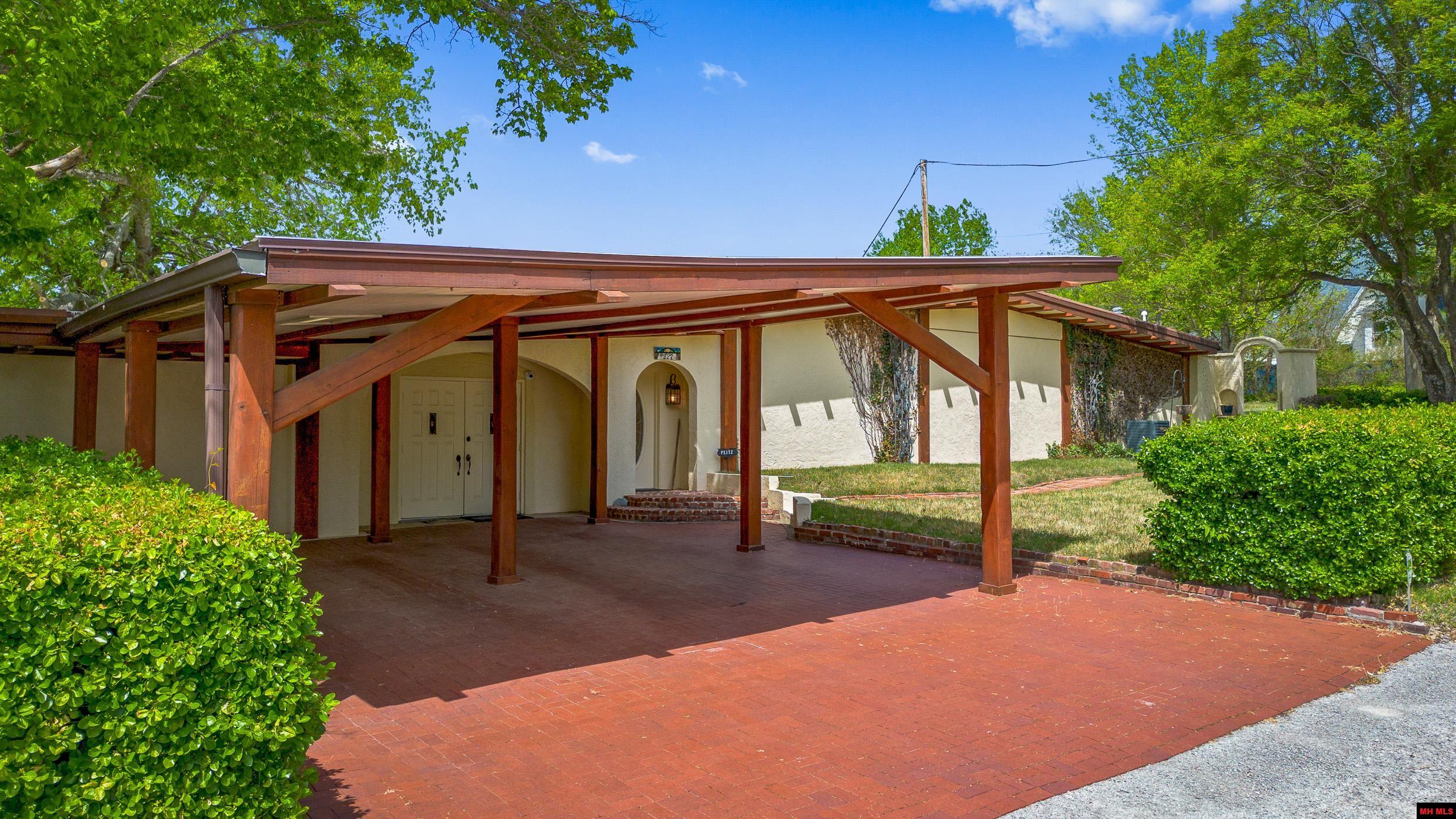 227 Harding Boulevard