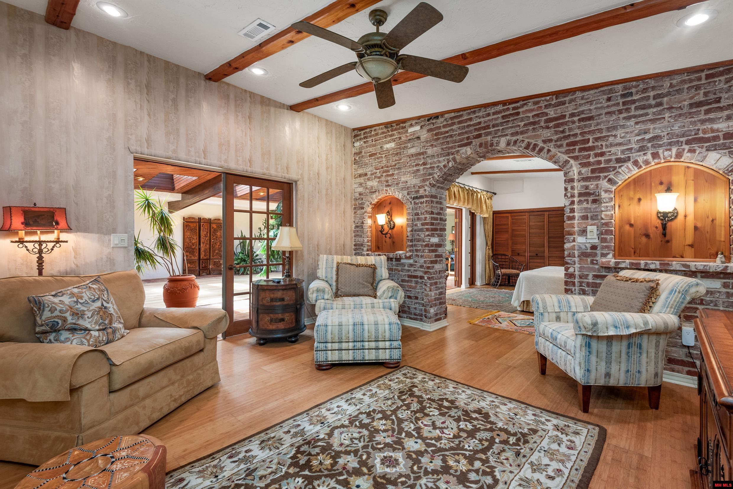 227 Harding Boulevard