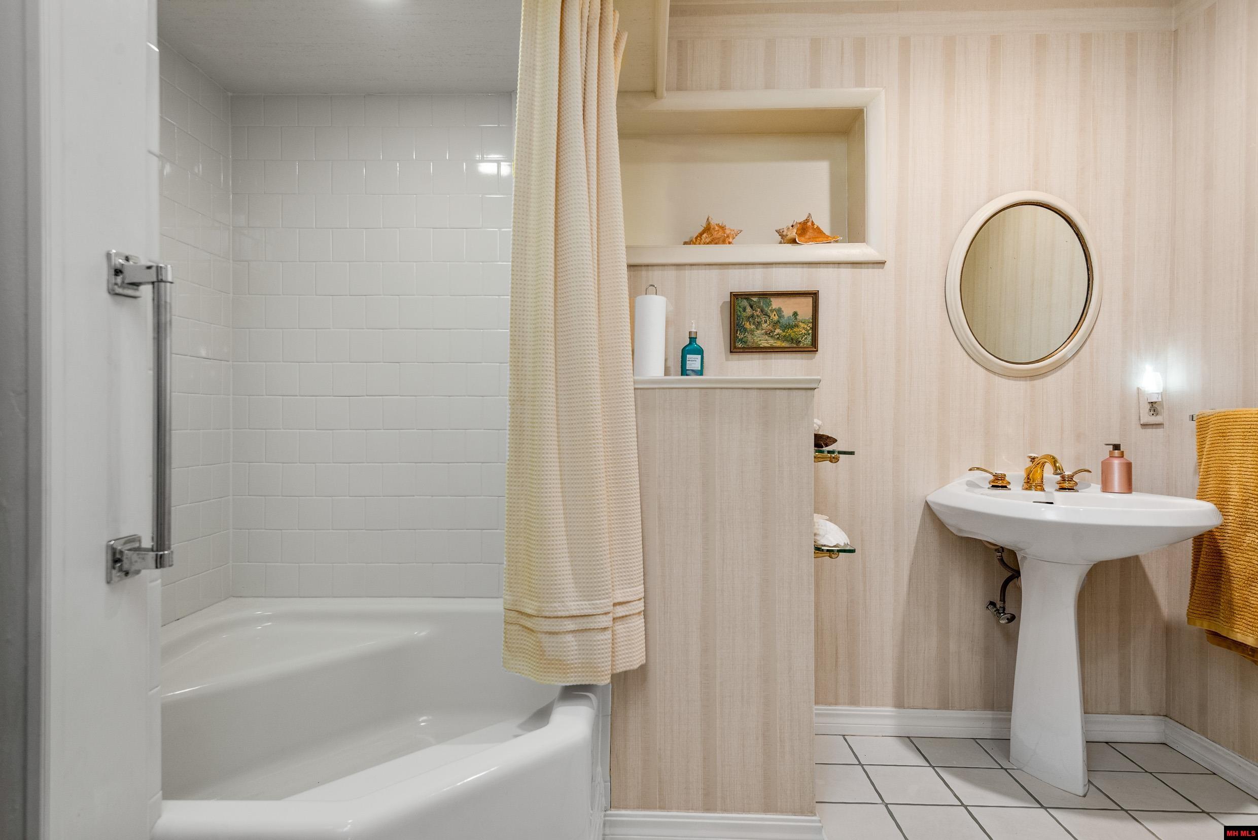 227 Harding Boulevard