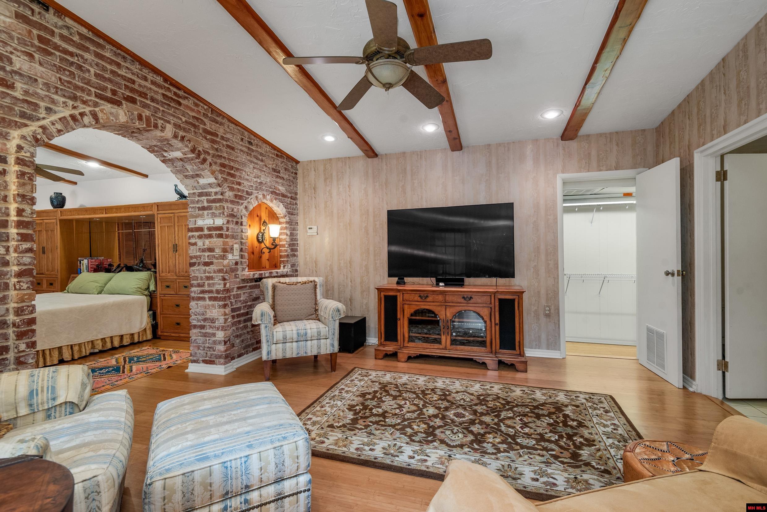 227 Harding Boulevard