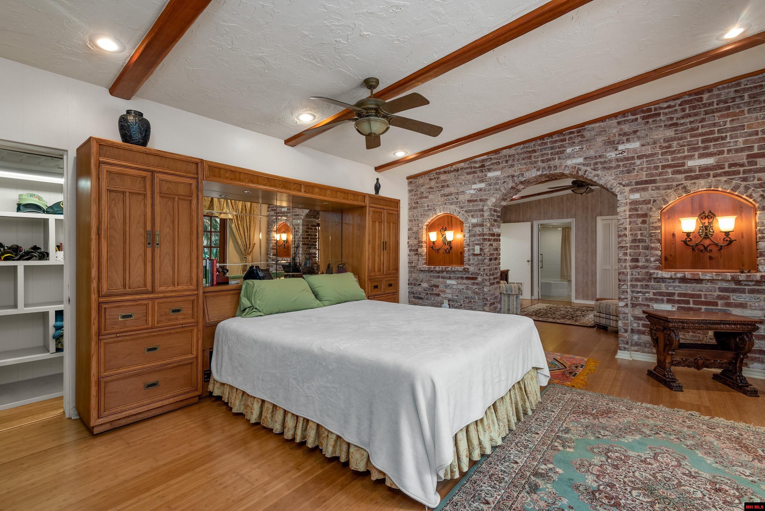 227 Harding Boulevard