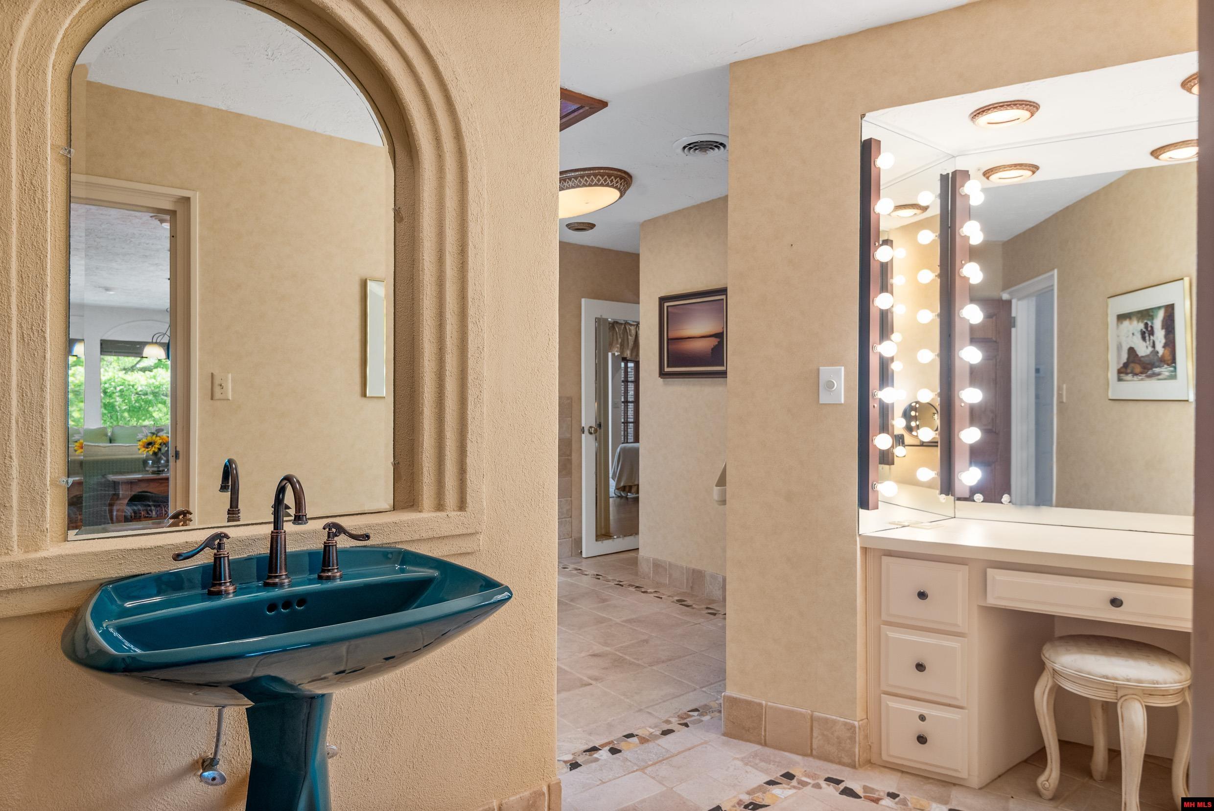 227 Harding Boulevard