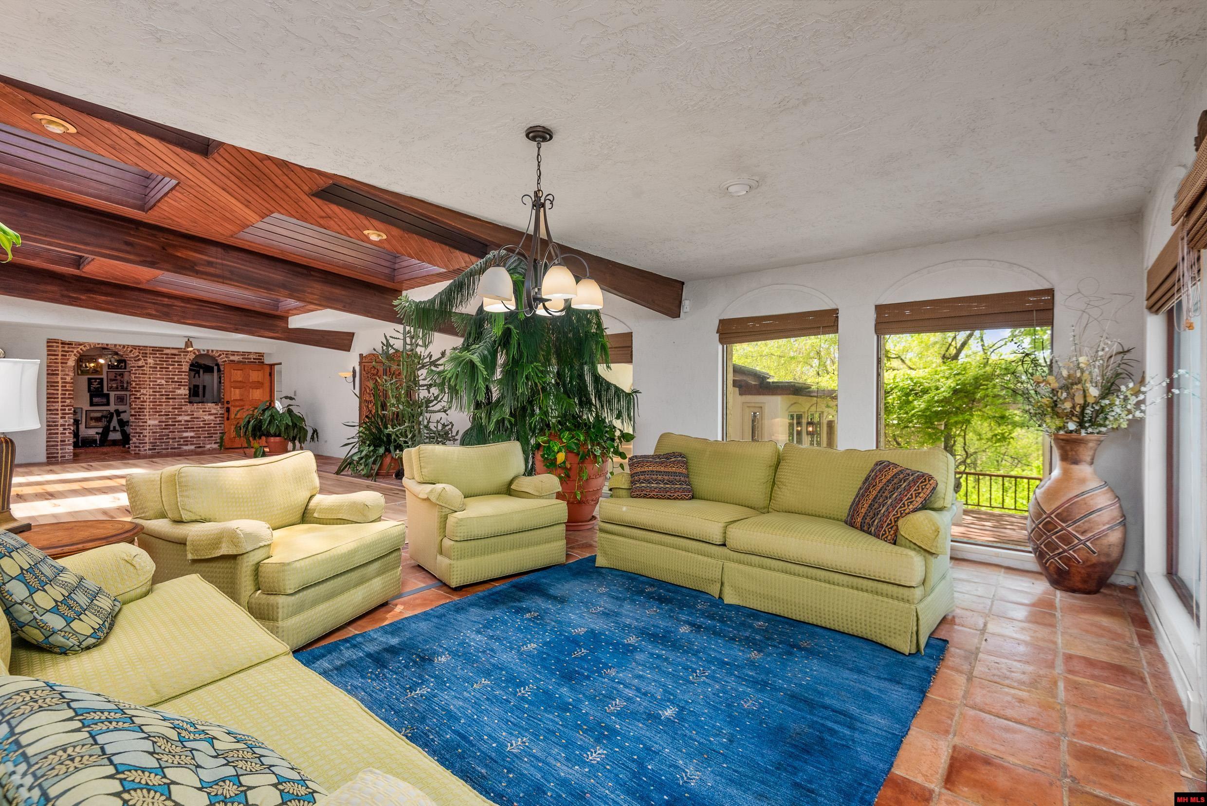 227 Harding Boulevard