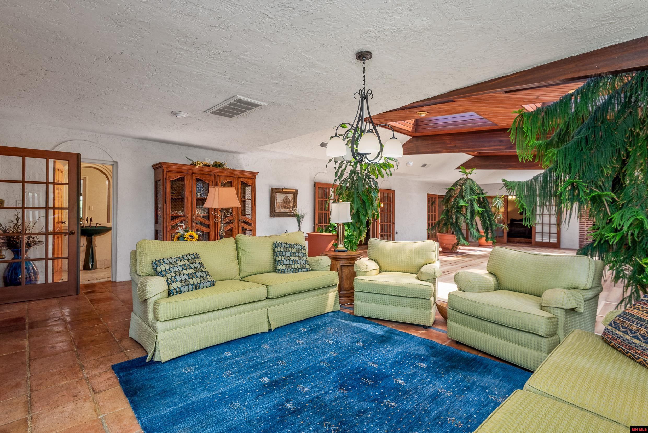 227 Harding Boulevard