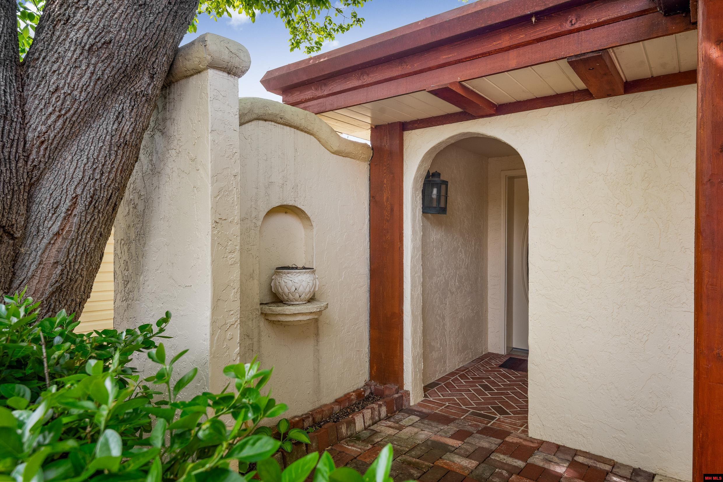 227 Harding Boulevard