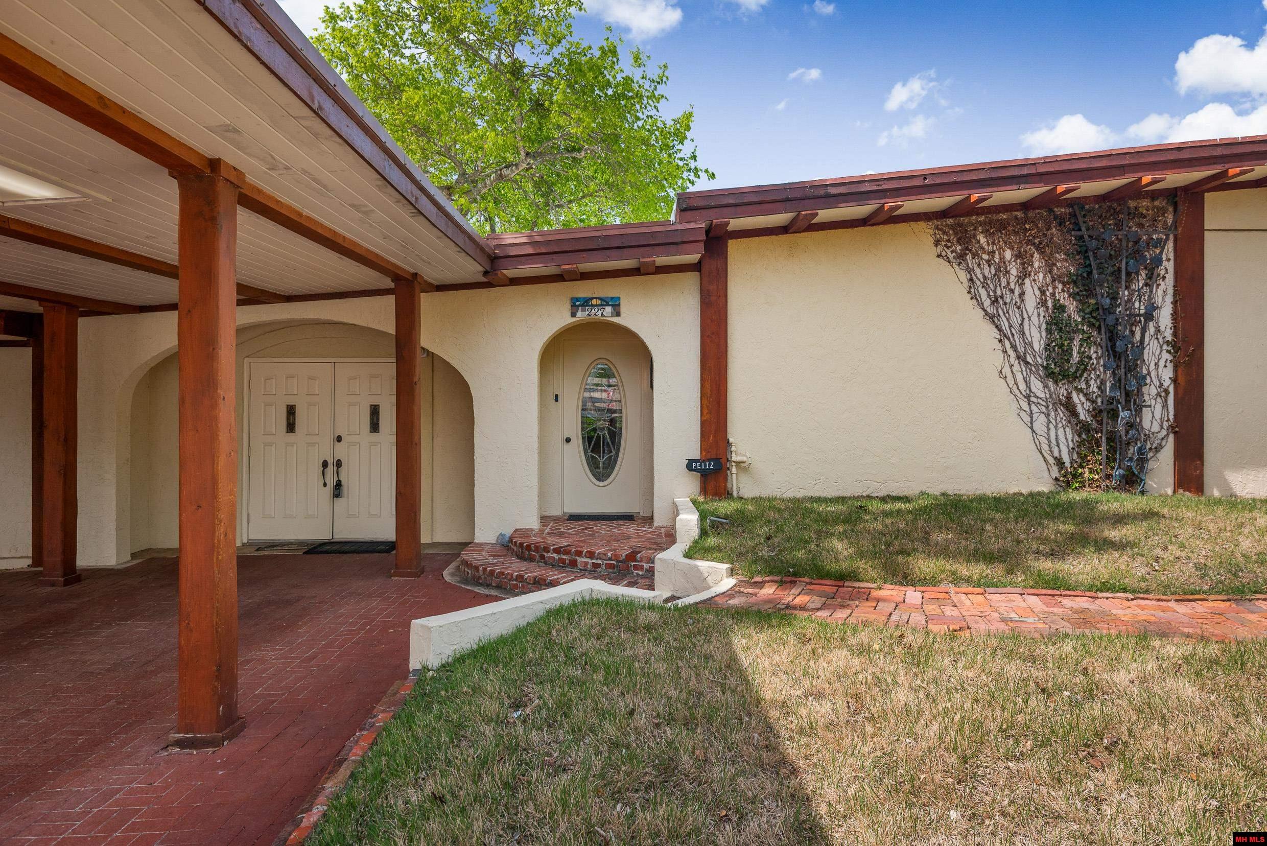 227 Harding Boulevard