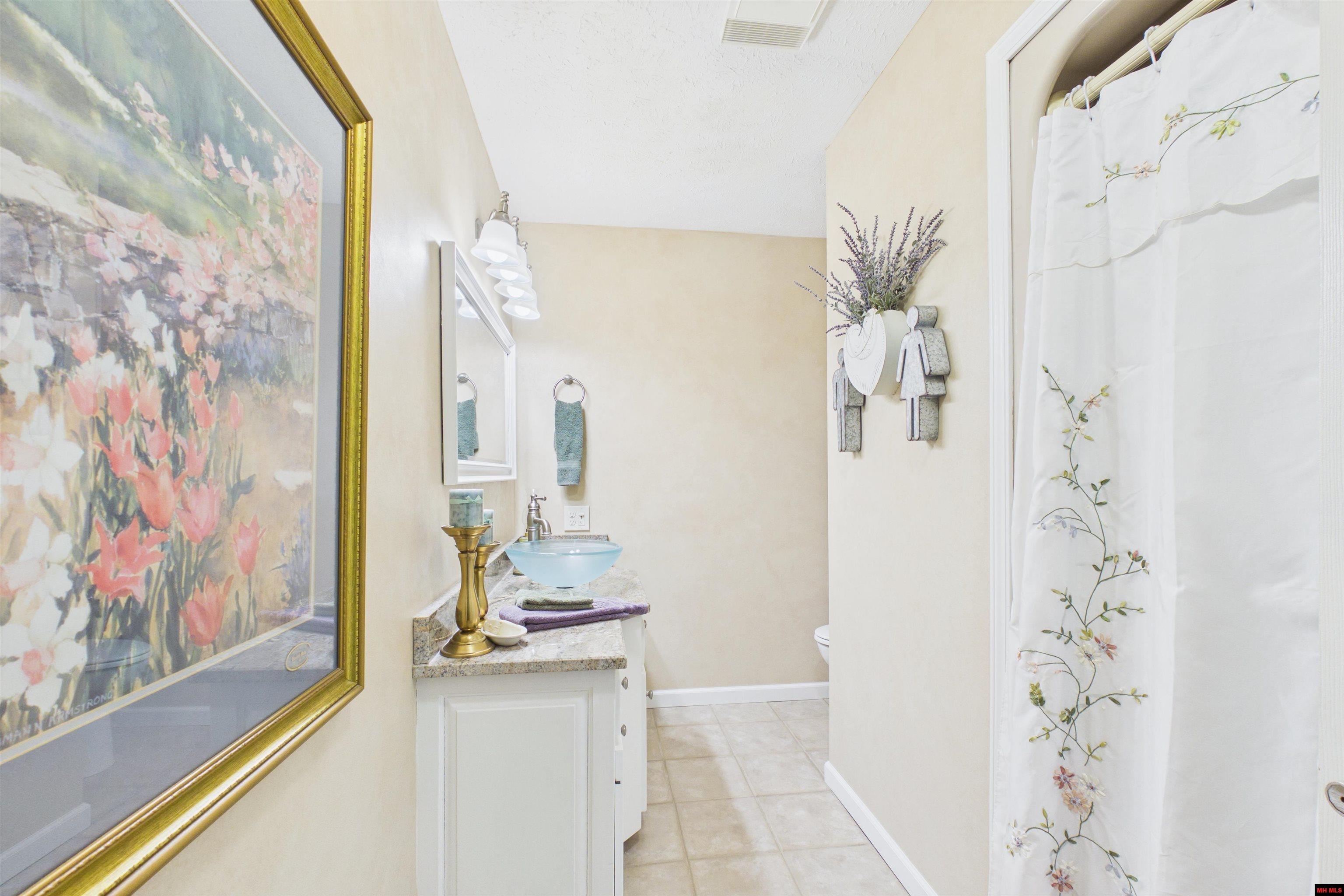 112 Thunderbird Lane