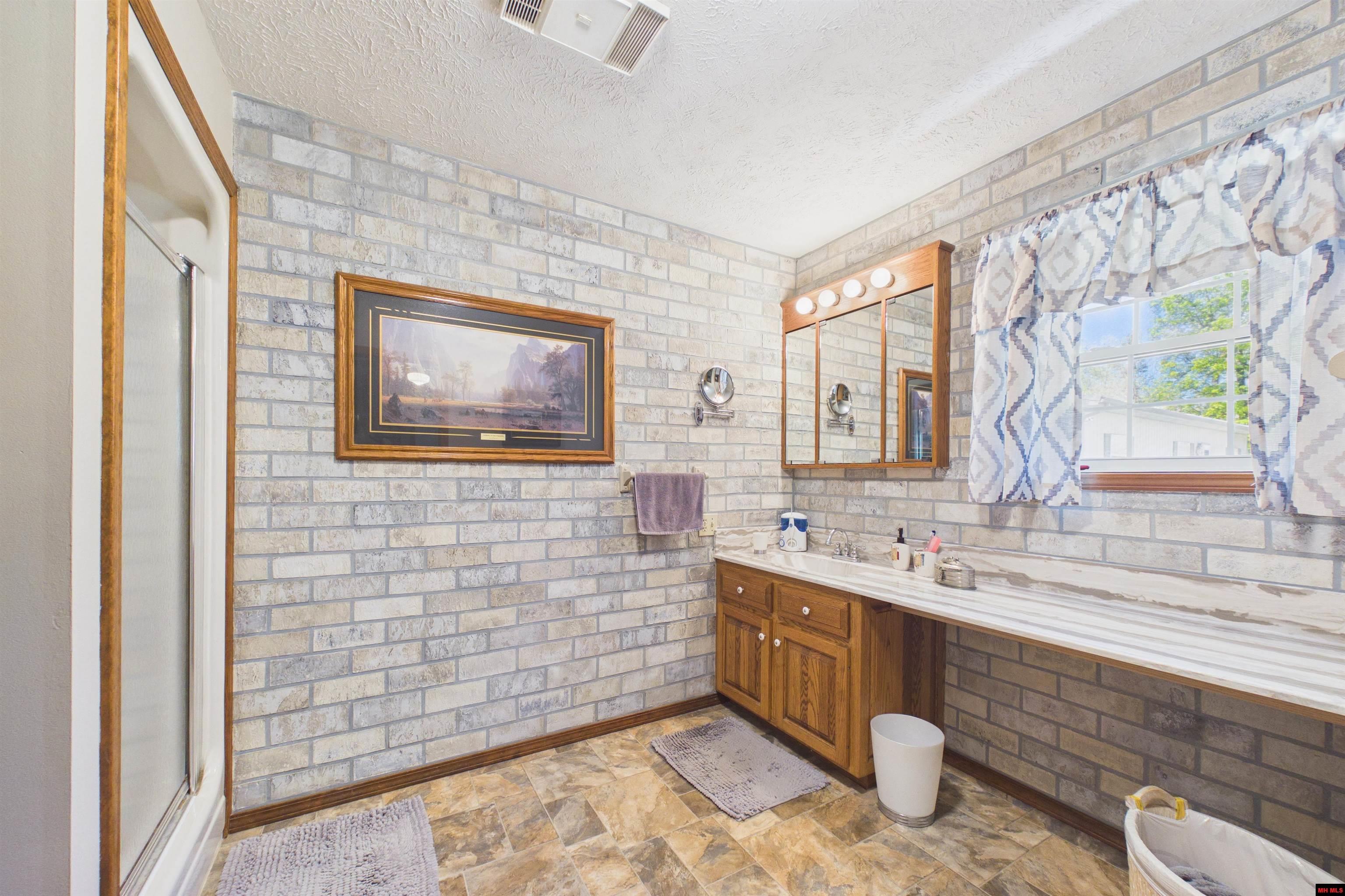 112 Thunderbird Lane