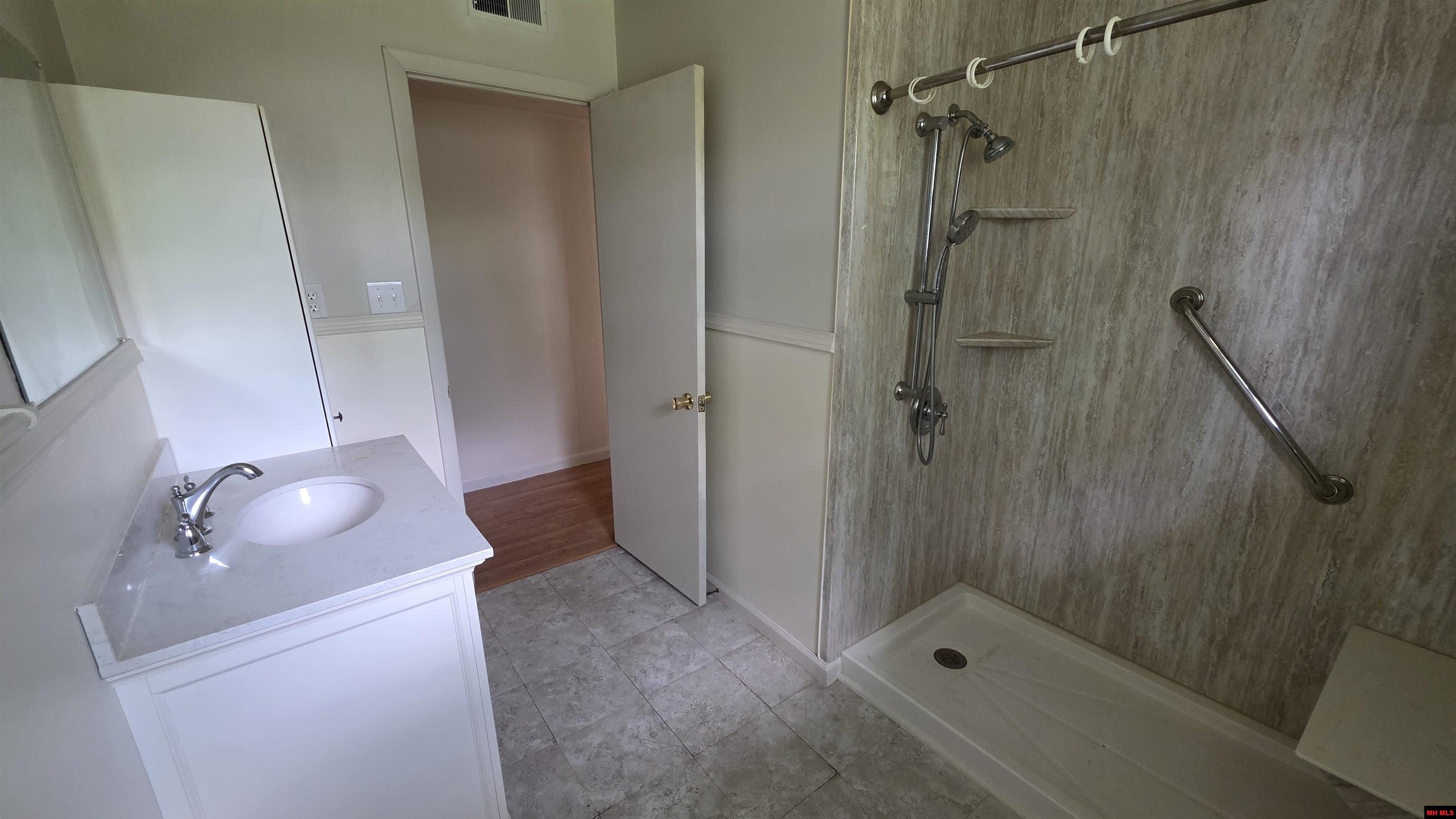 119 W JOHNSON DRIVE Flippin, AR 72634