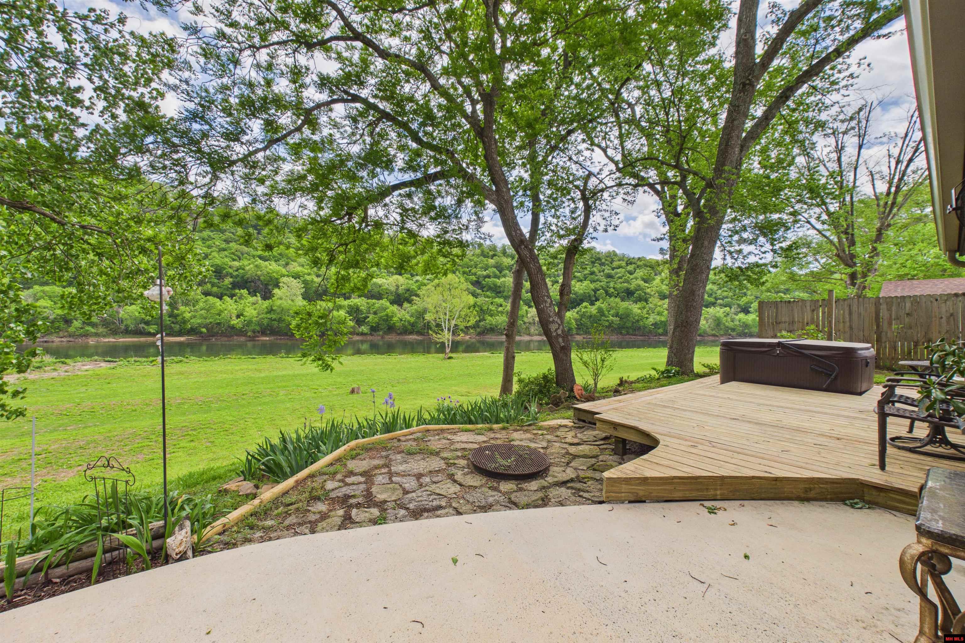 2752 RIVERVIEW DRIVE Norfork, AR 72658