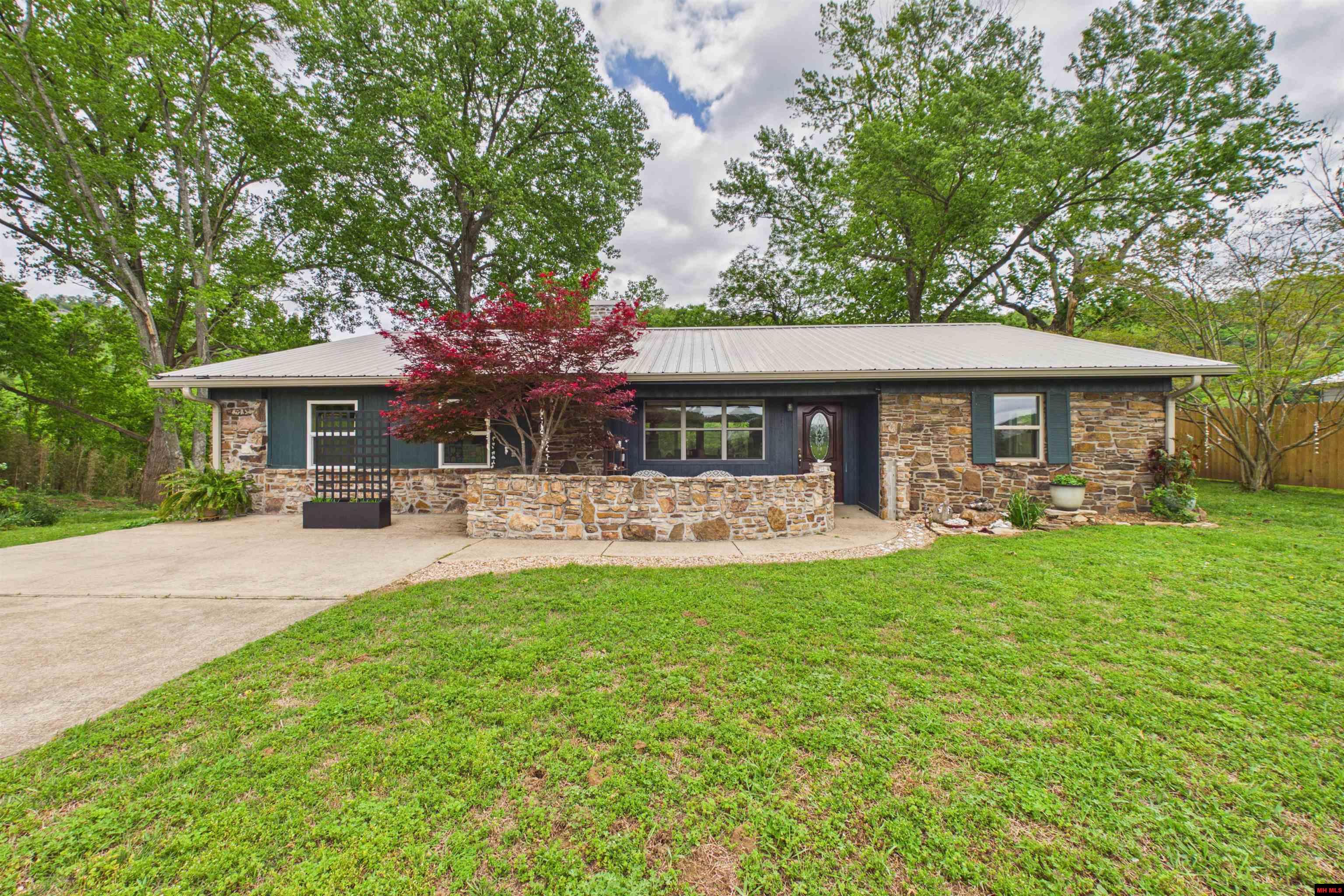 2752 RIVERVIEW DRIVE Norfork, AR 72658