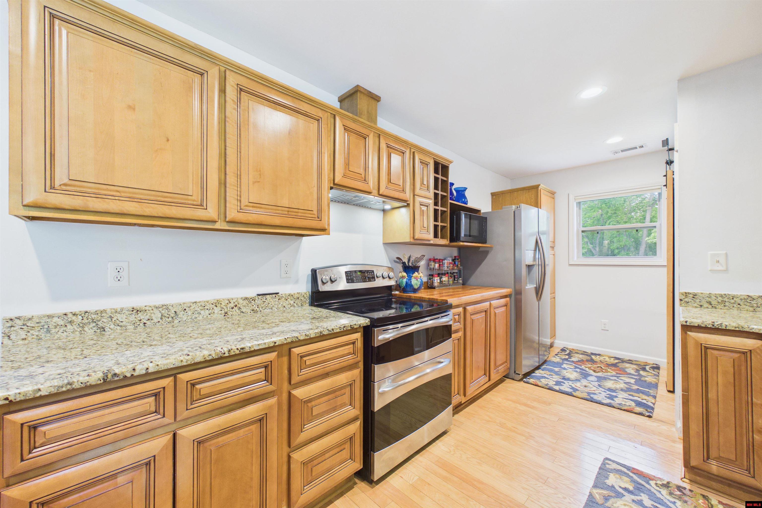 2752 RIVERVIEW DRIVE Norfork, AR 72658