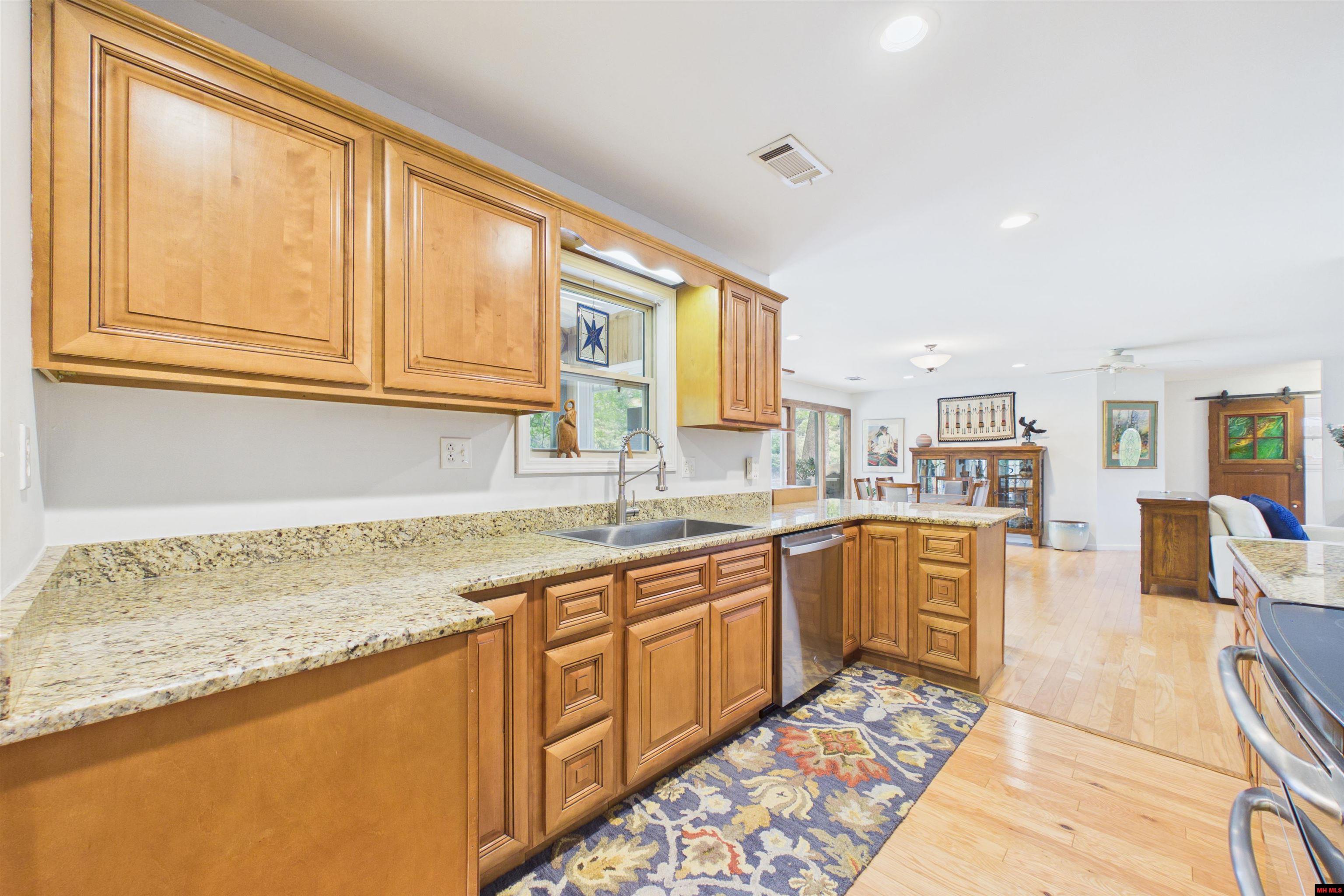 2752 RIVERVIEW DRIVE Norfork, AR 72658