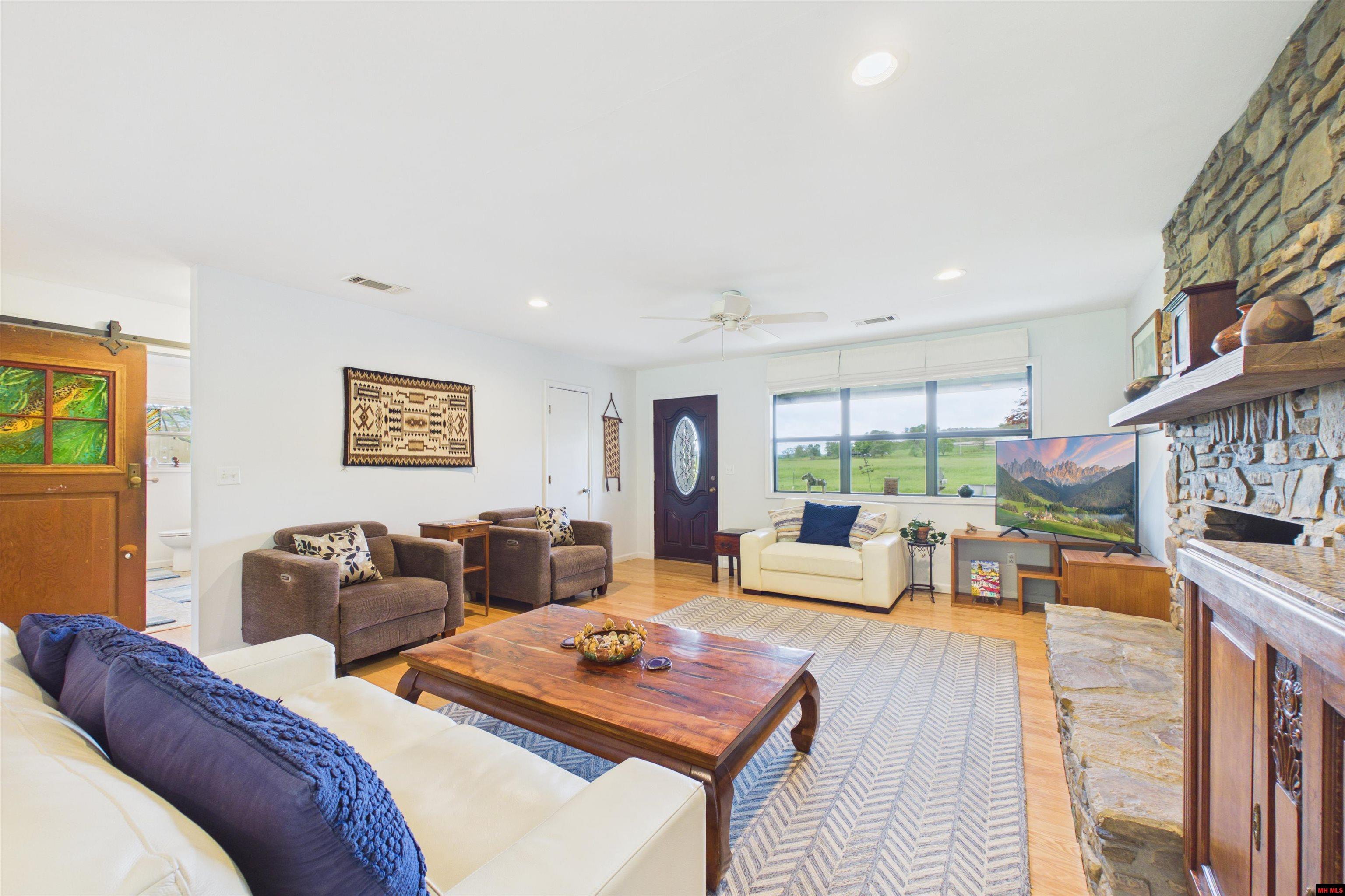 2752 Riverview Drive