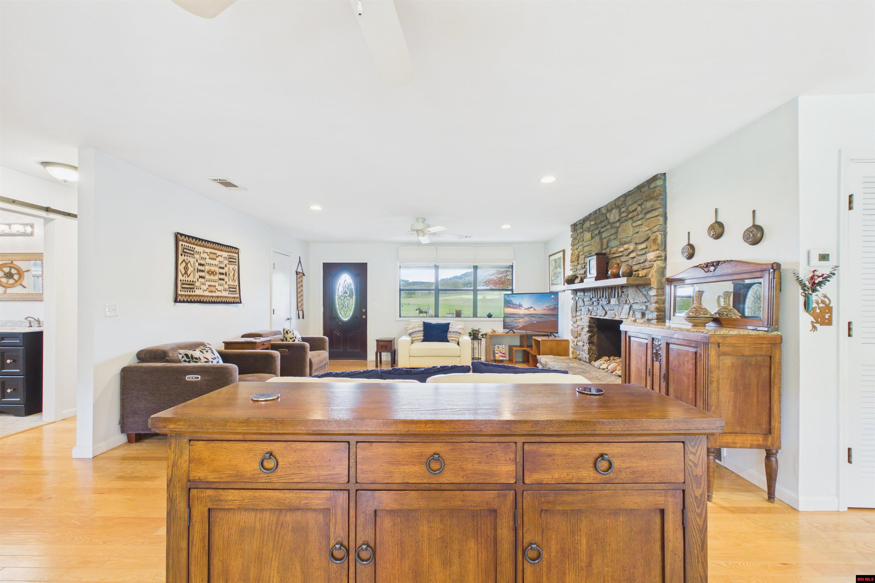 2752 RIVERVIEW DRIVE Norfork, AR 72658