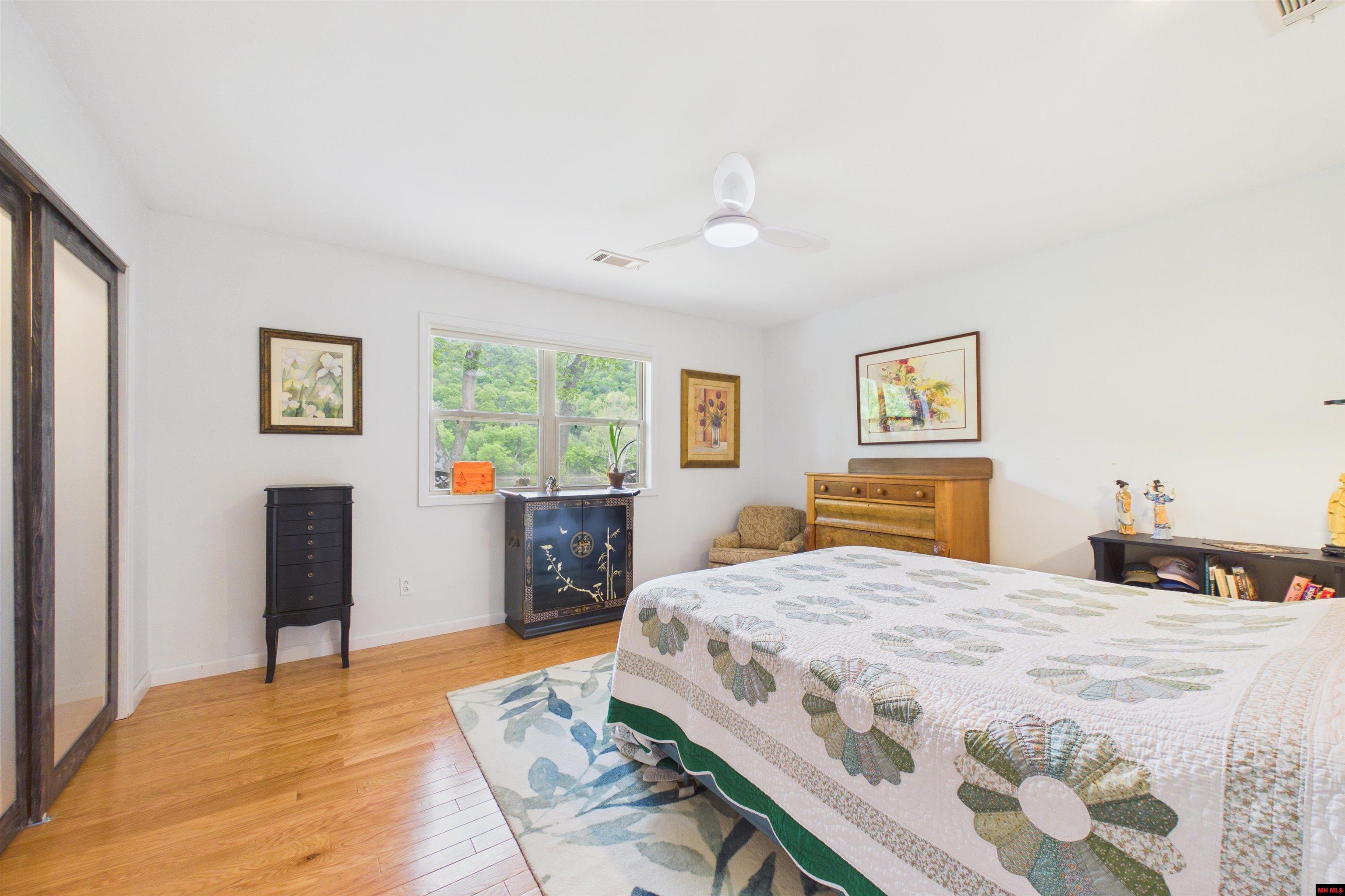 2752 Riverview Drive