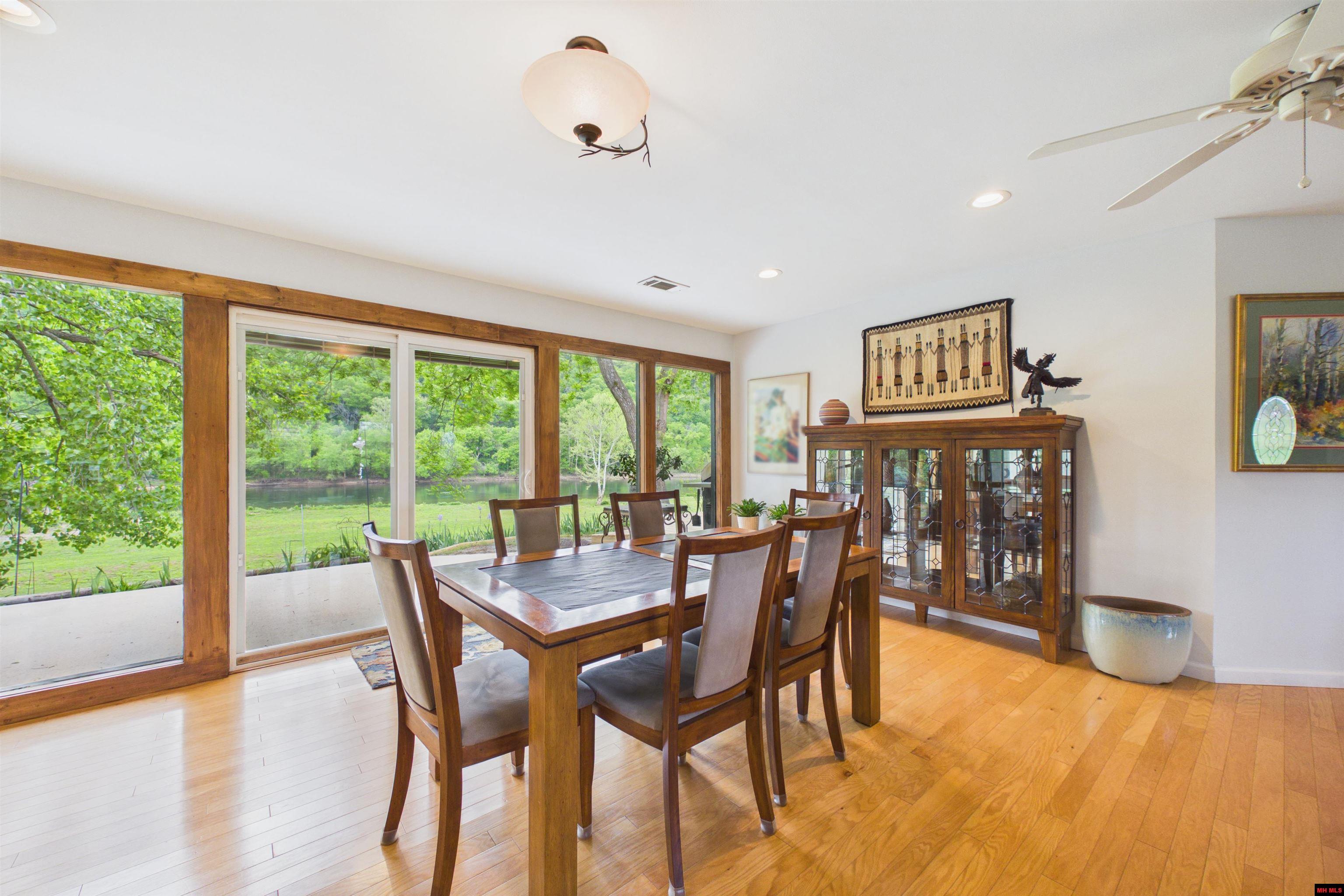 2752 Riverview Drive