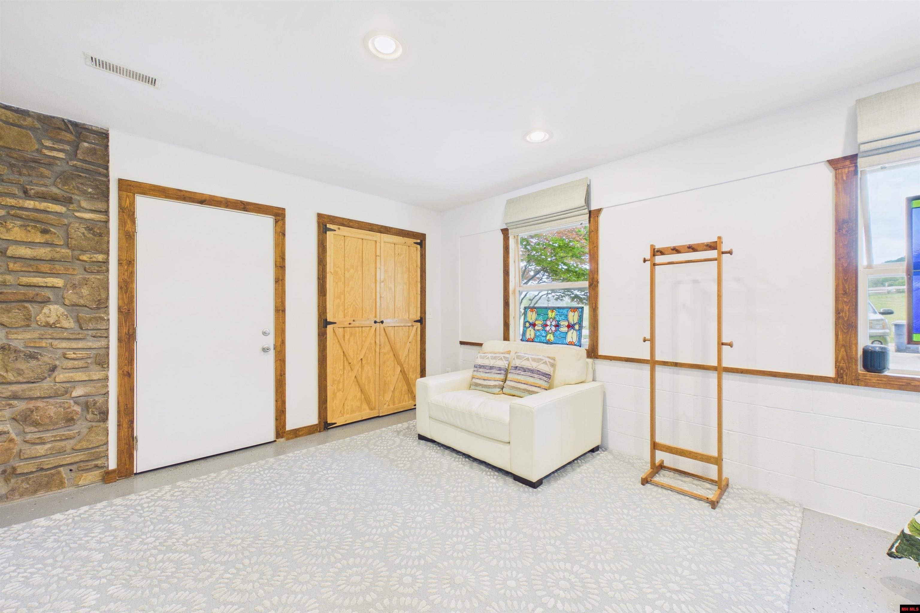 2752 Riverview Drive