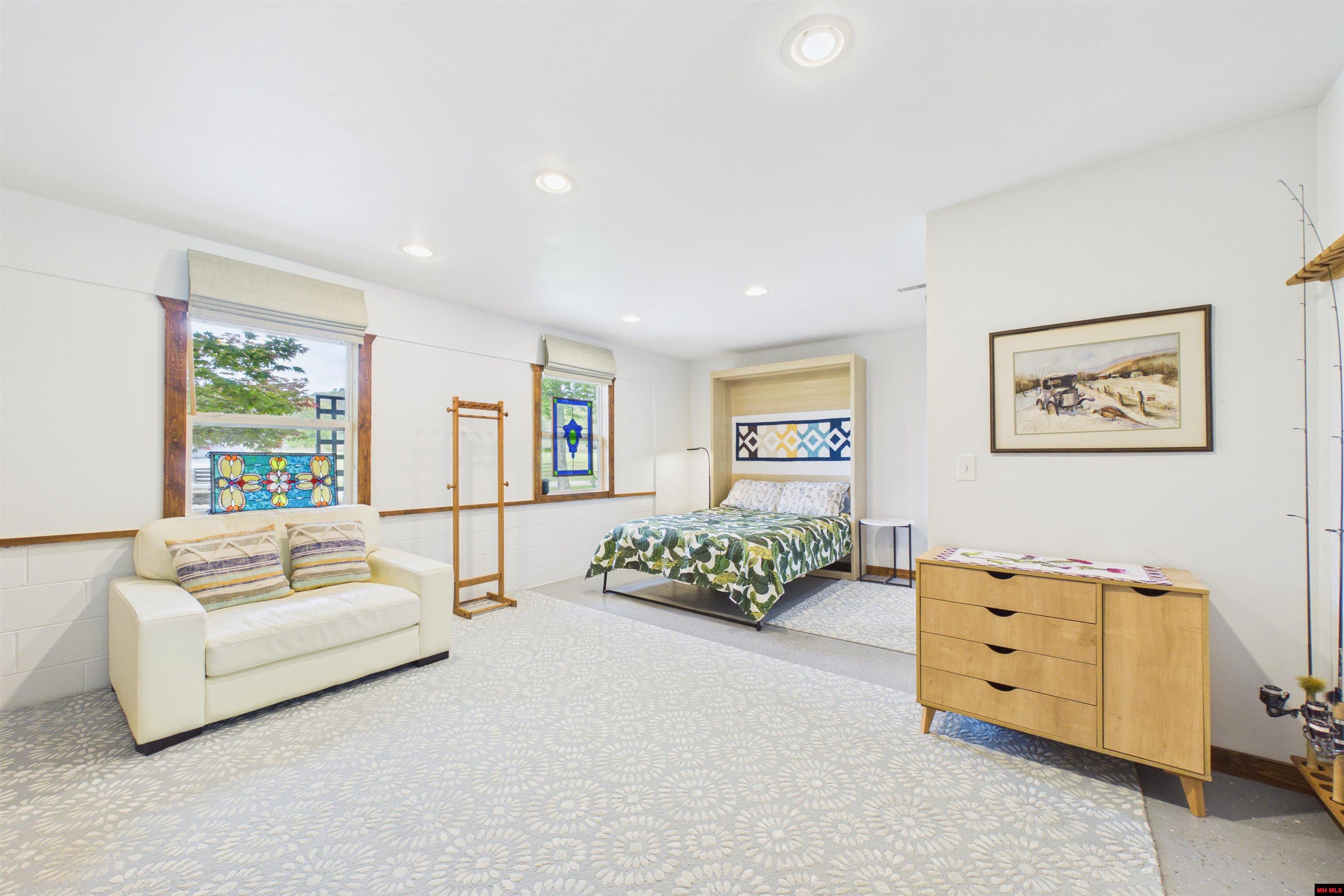 2752 Riverview Drive