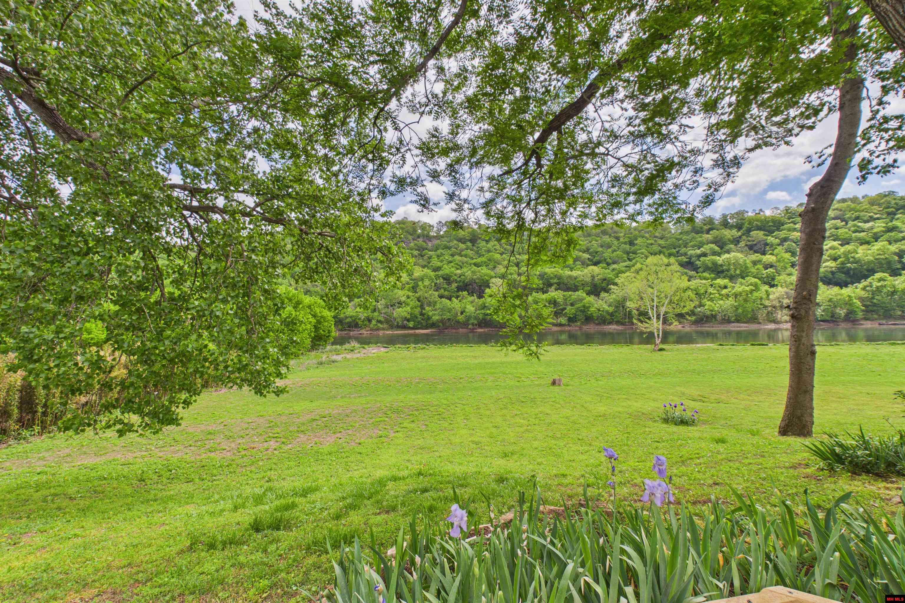 2752 Riverview Drive