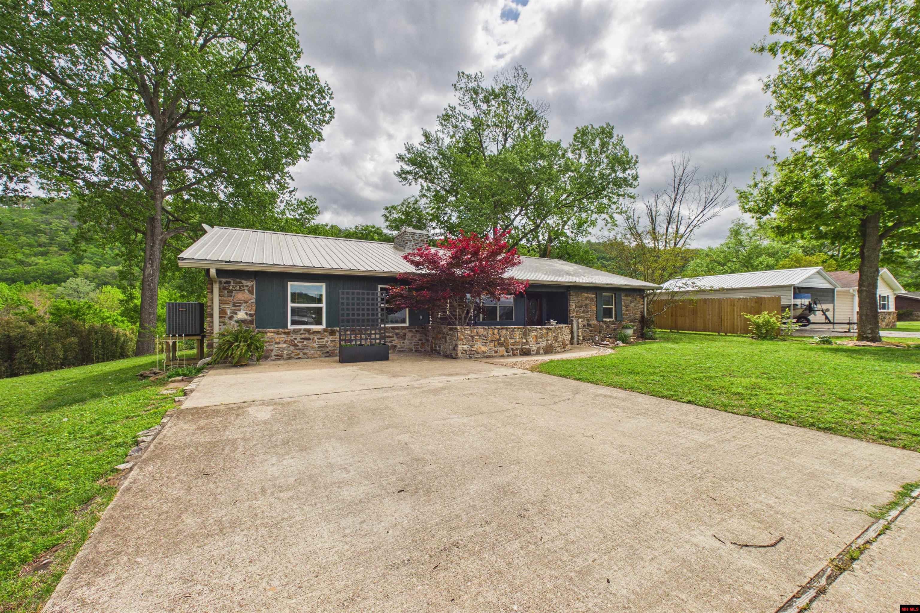 2752 RIVERVIEW DRIVE Norfork, AR 72658