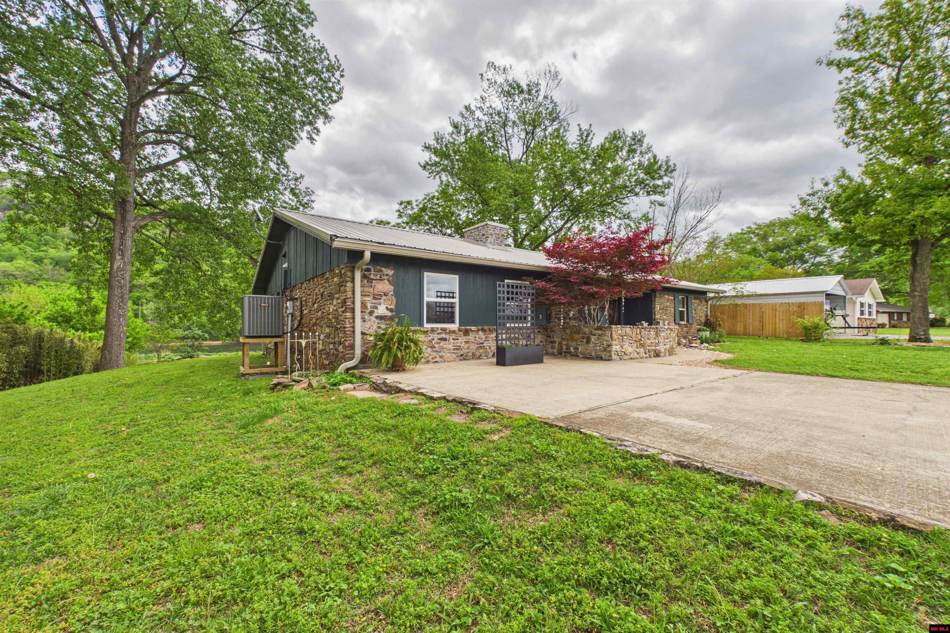 2752 RIVERVIEW DRIVE Norfork, AR 72658
