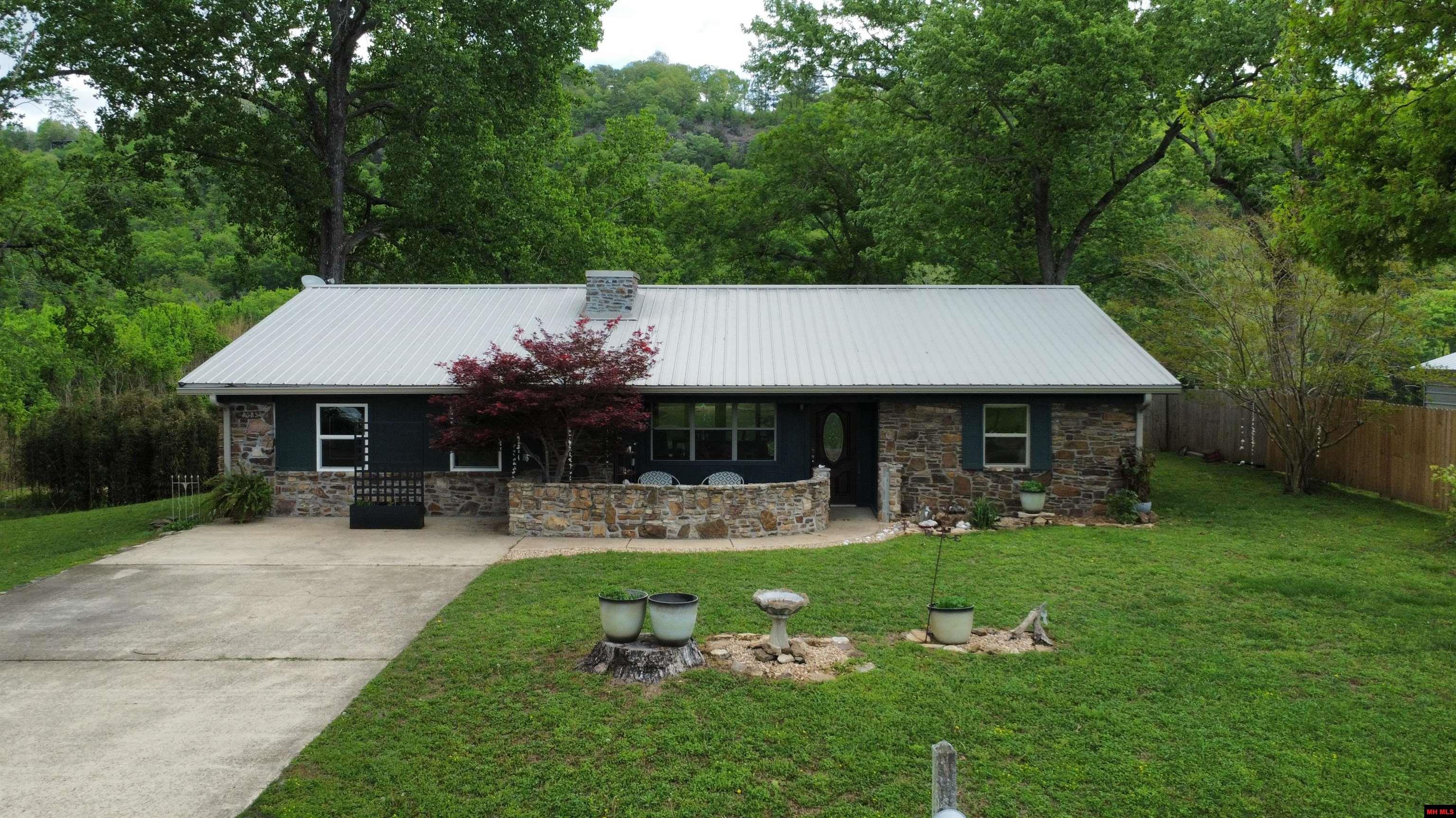 2752 Riverview Drive