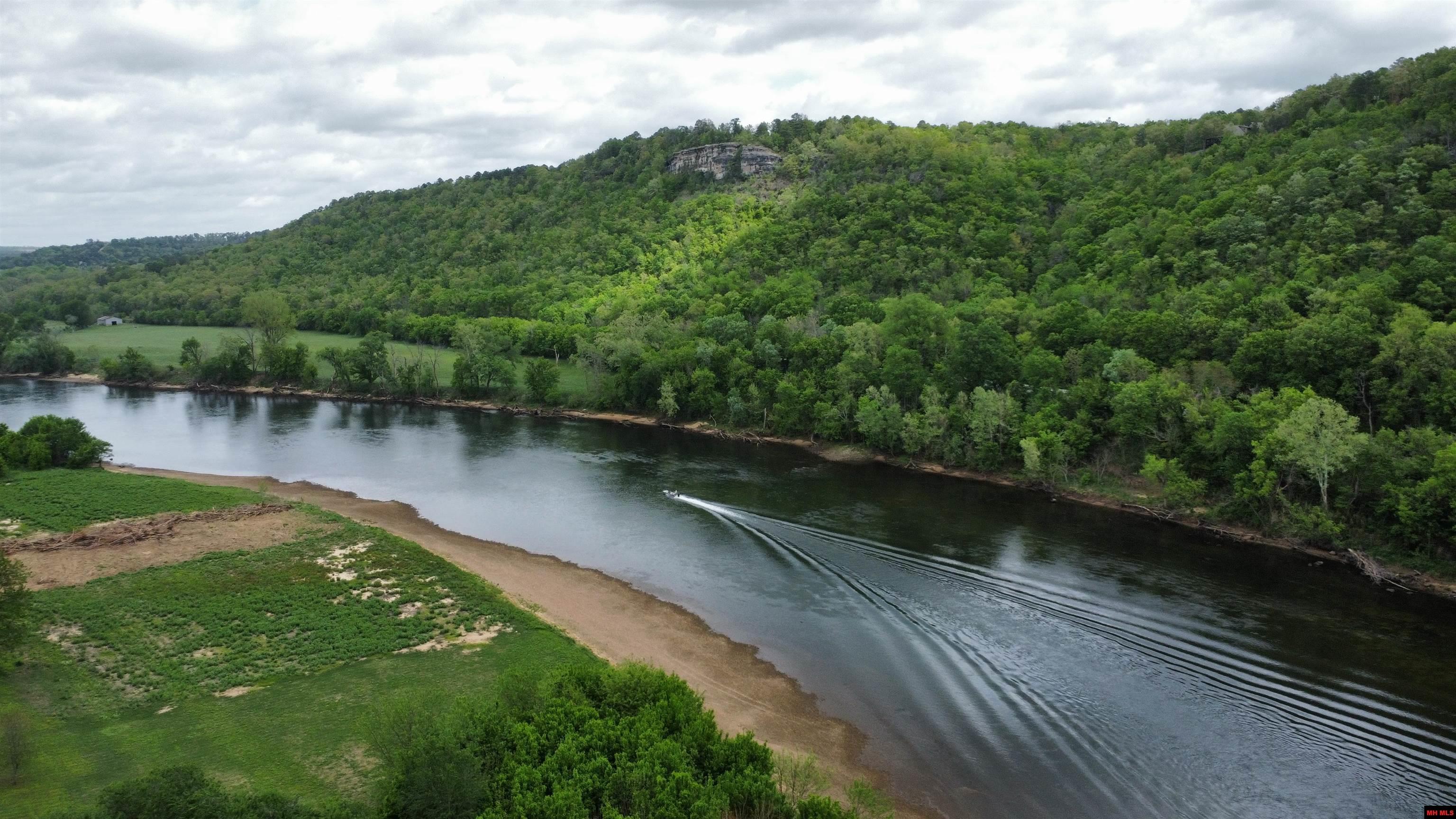2752 RIVERVIEW DRIVE Norfork, AR 72658