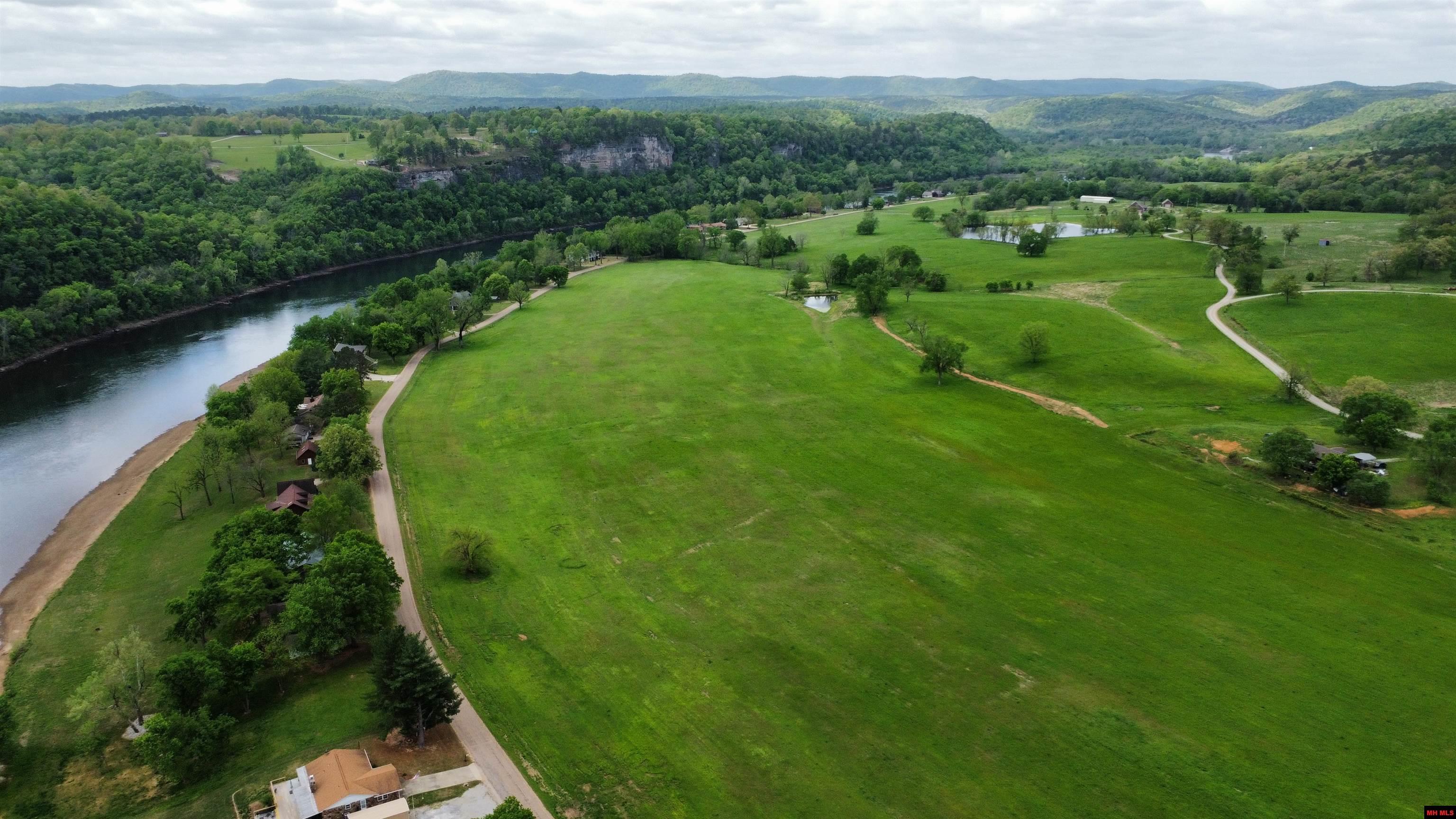 2752 RIVERVIEW DRIVE Norfork, AR 72658