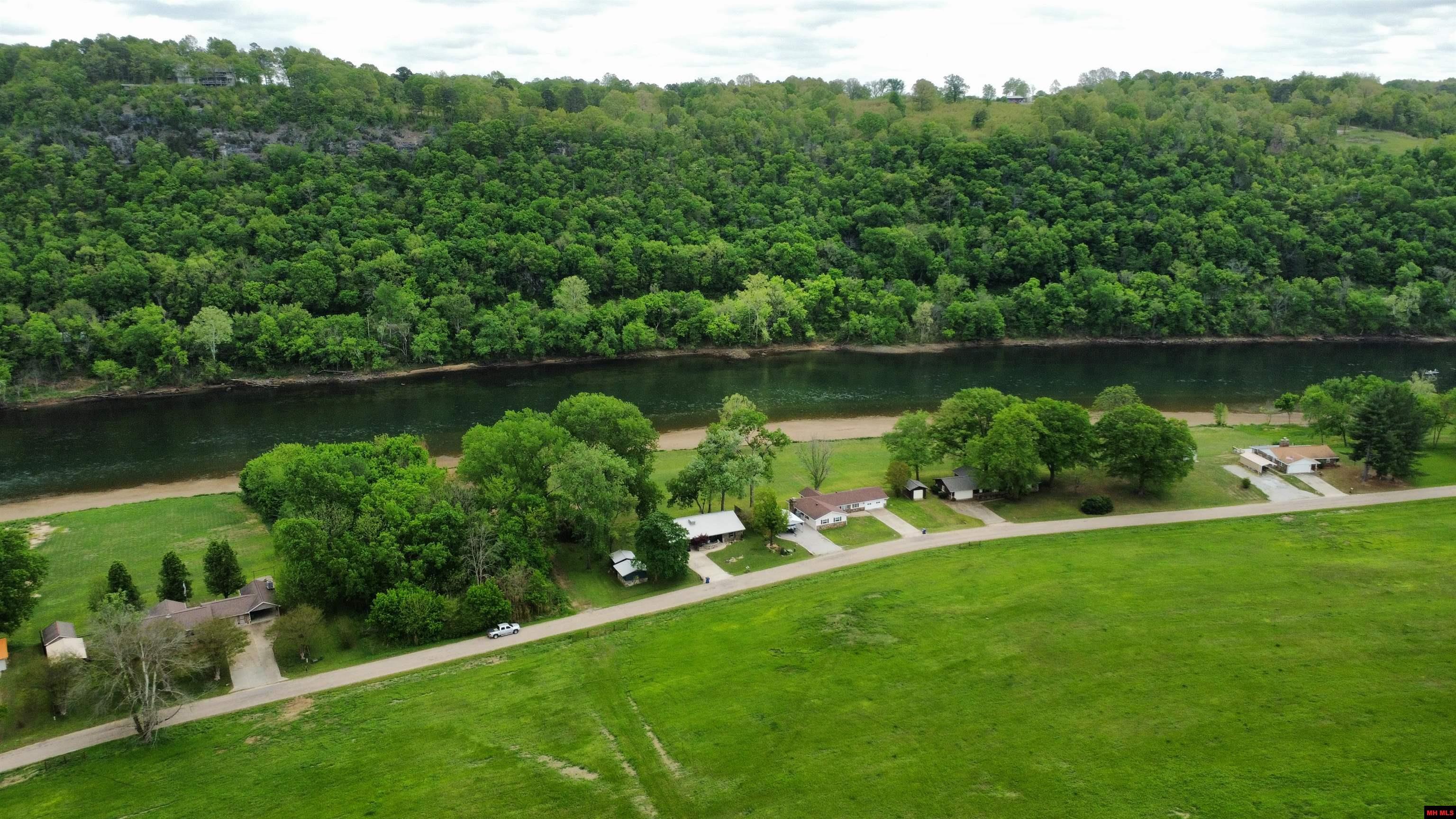 2752 RIVERVIEW DRIVE Norfork, AR 72658