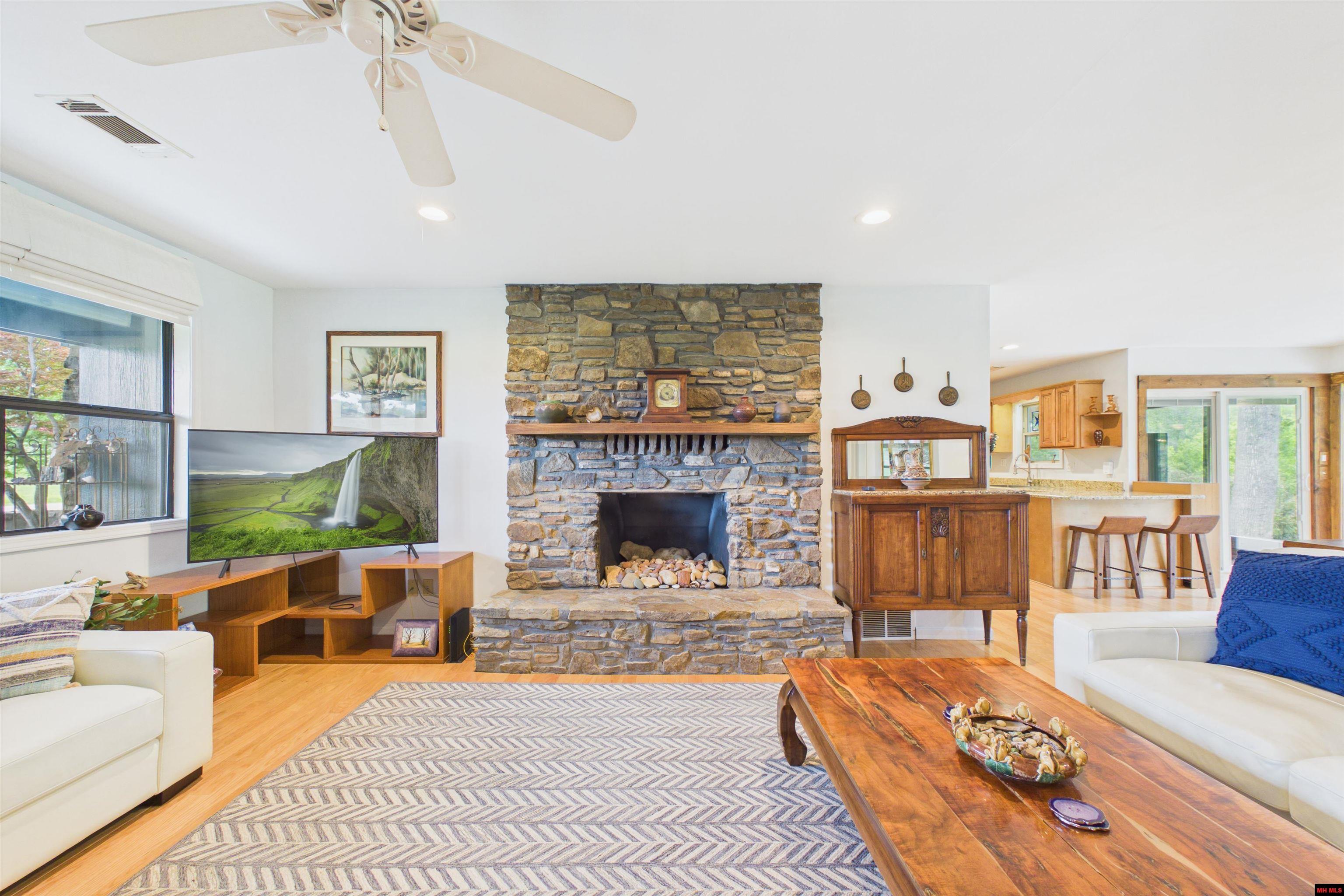2752 RIVERVIEW DRIVE Norfork, AR 72658