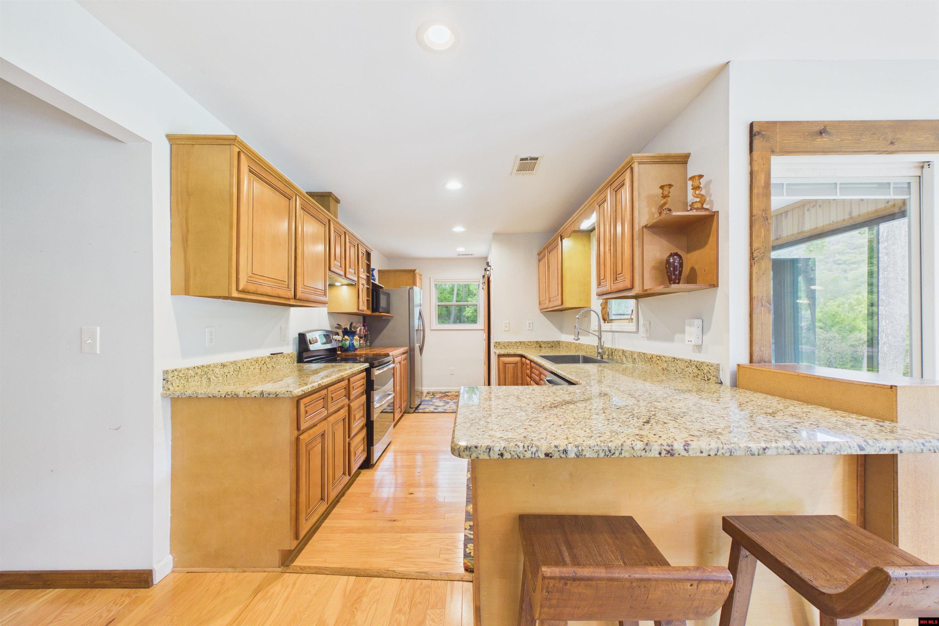 2752 RIVERVIEW DRIVE Norfork, AR 72658