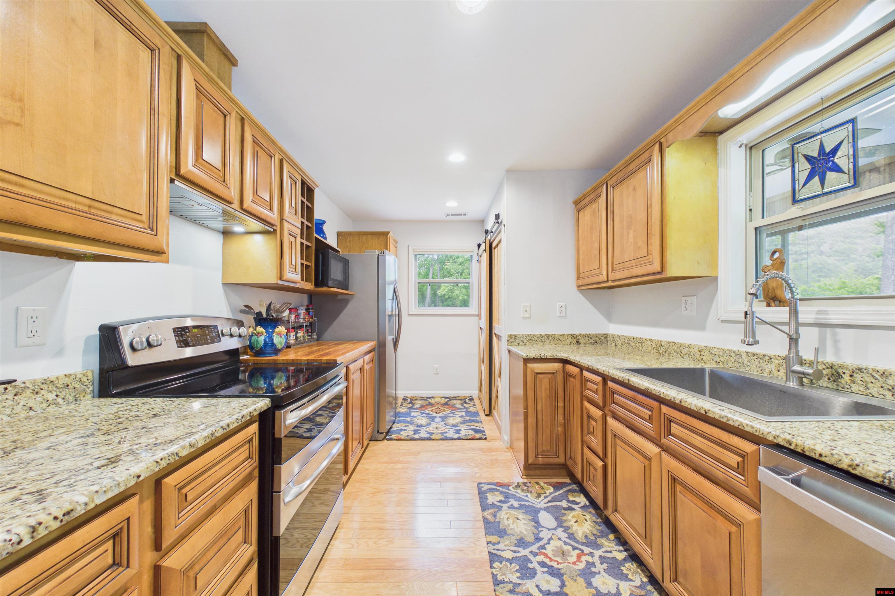 2752 RIVERVIEW DRIVE Norfork, AR 72658