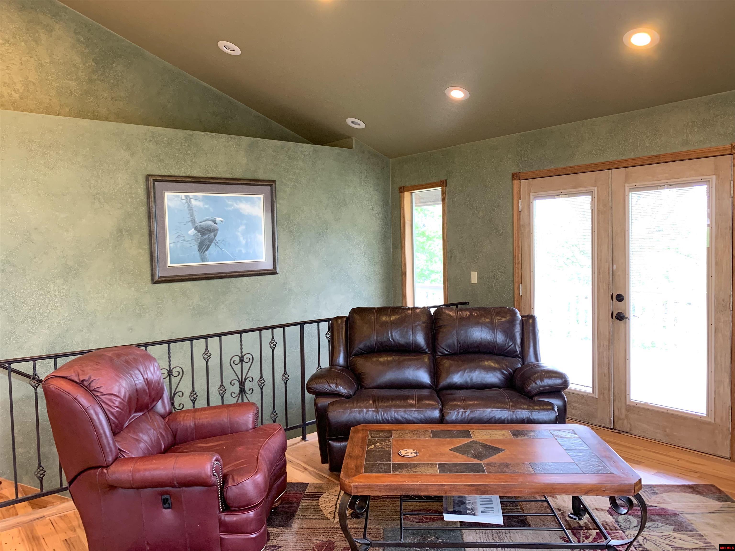 1461 Spotted Oak Road