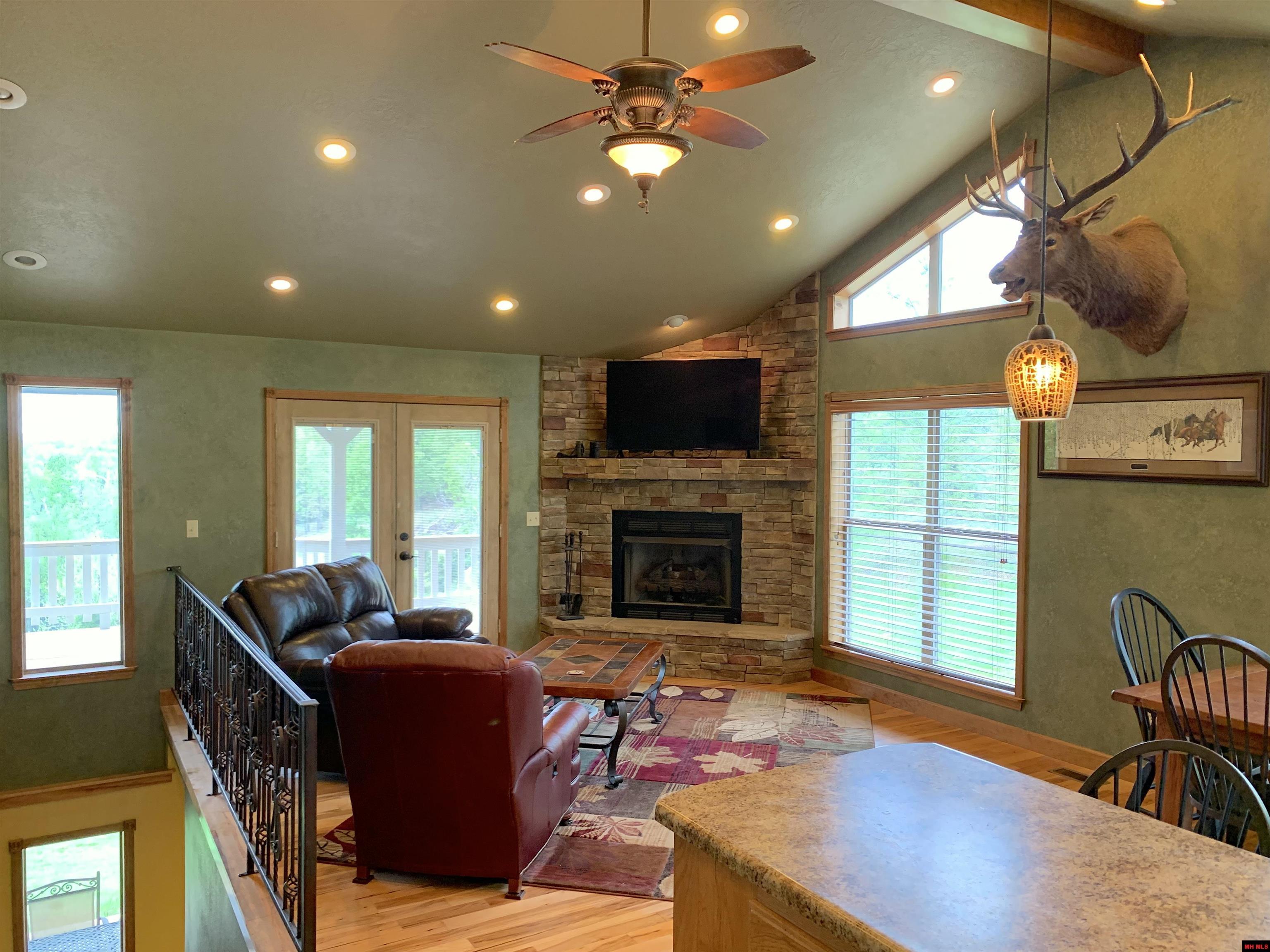 1461 Spotted Oak Road